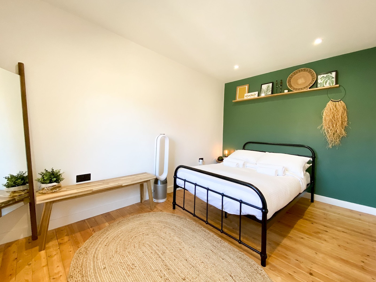 Designer 2 Storey Garden House - Pass the Keys in 17 Wine Cl E1W 3RQ - Property image 79 - VivreStays