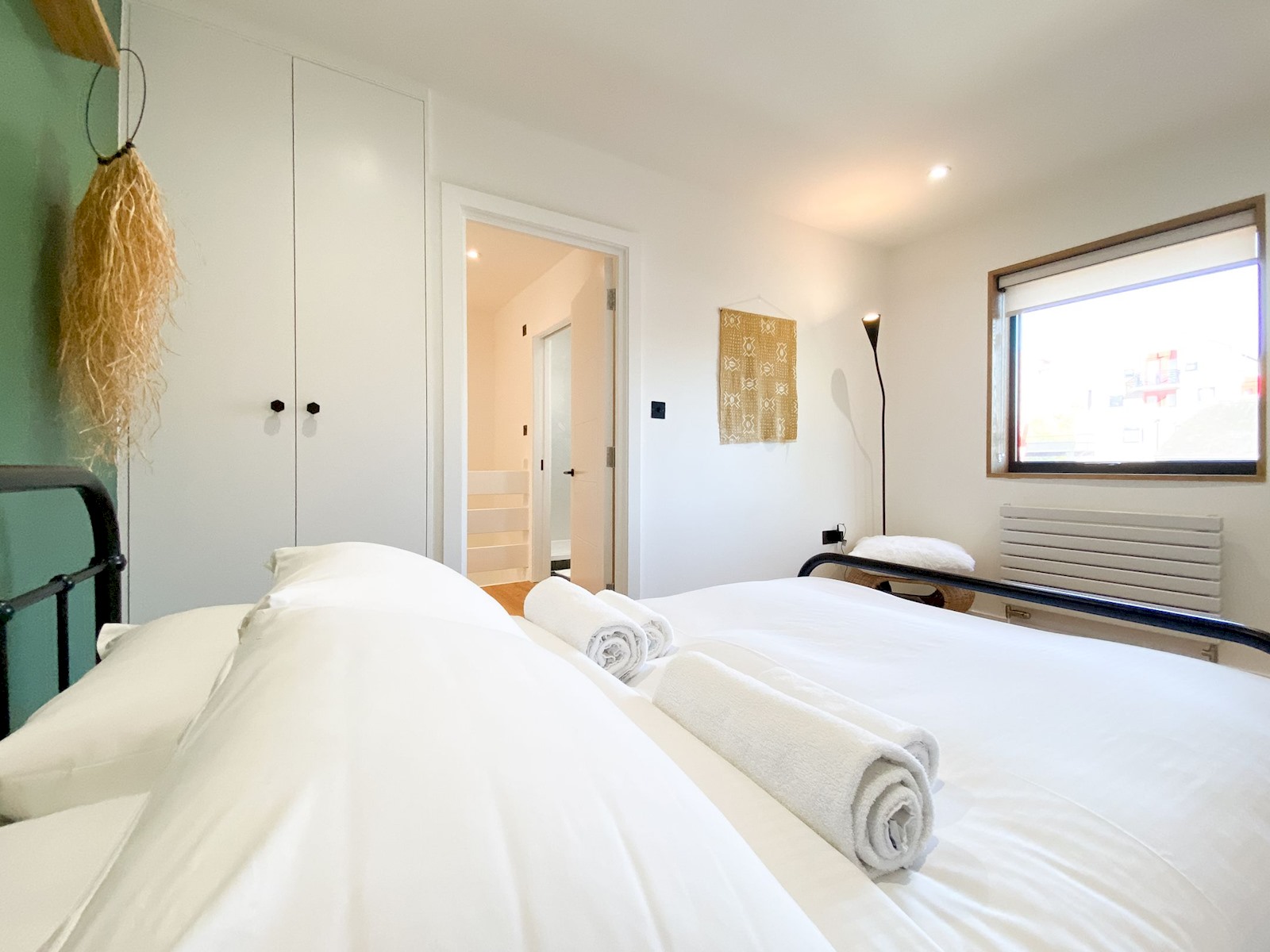 Designer 2 Storey Garden House - Pass the Keys in 17 Wine Cl E1W 3RQ - Property image 80 - VivreStays