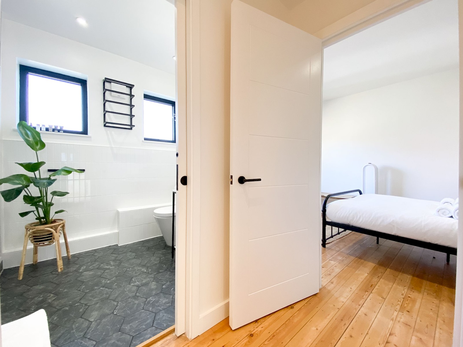 Designer 2 Storey Garden House - Pass the Keys in 17 Wine Cl E1W 3RQ - Property image 82 - VivreStays