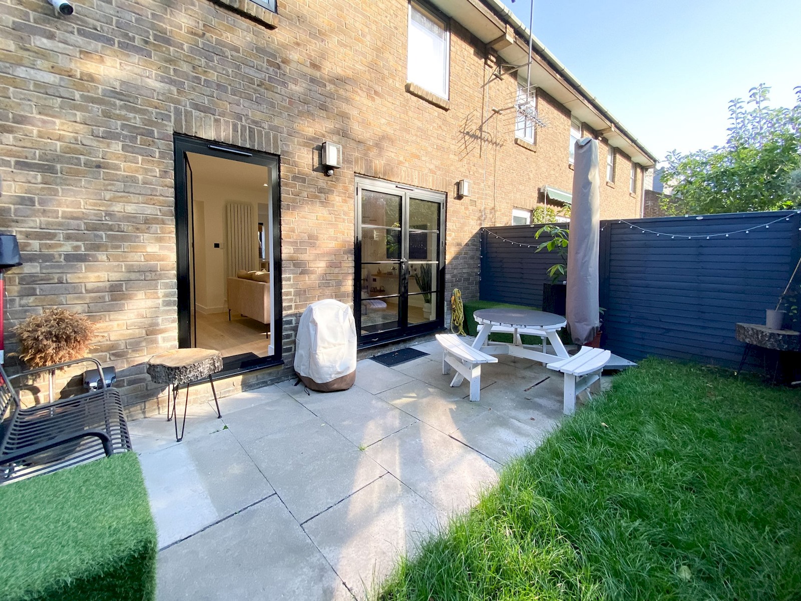 Designer 2 Storey Garden House - Pass the Keys in 17 Wine Cl E1W 3RQ - Property image 84 - VivreStays