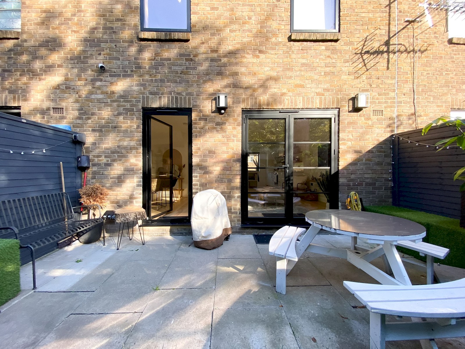 Designer 2 Storey Garden House - Pass the Keys in 17 Wine Cl E1W 3RQ - Property image 85 - VivreStays