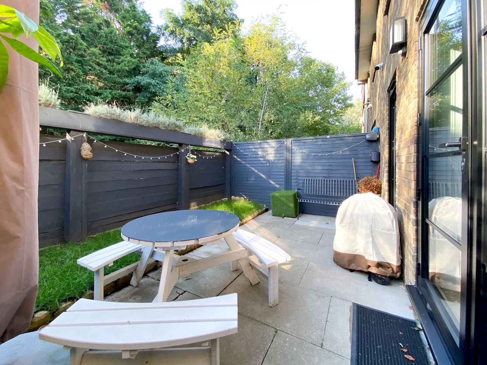 Designer 2 Storey Garden House - Pass the Keys in 17 Wine Cl E1W 3RQ - Property image 88 - VivreStays