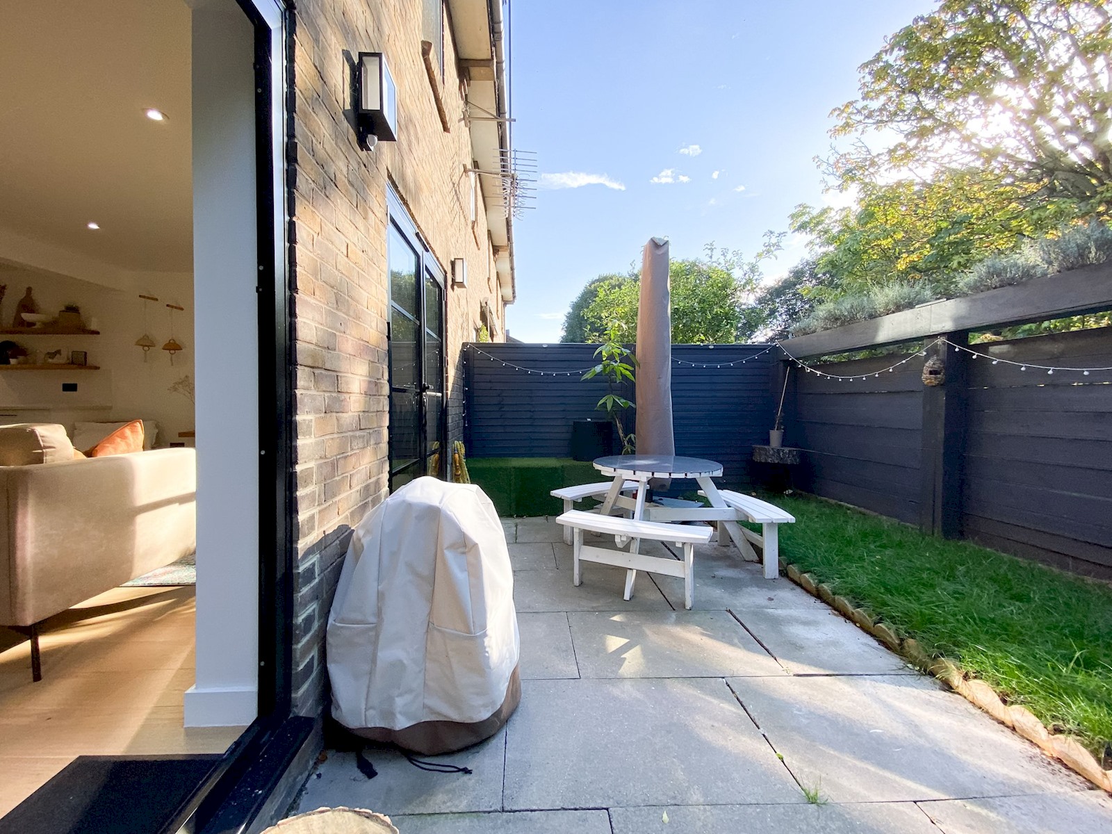 Designer 2 Storey Garden House - Pass the Keys in 17 Wine Cl E1W 3RQ - Property image 89 - VivreStays