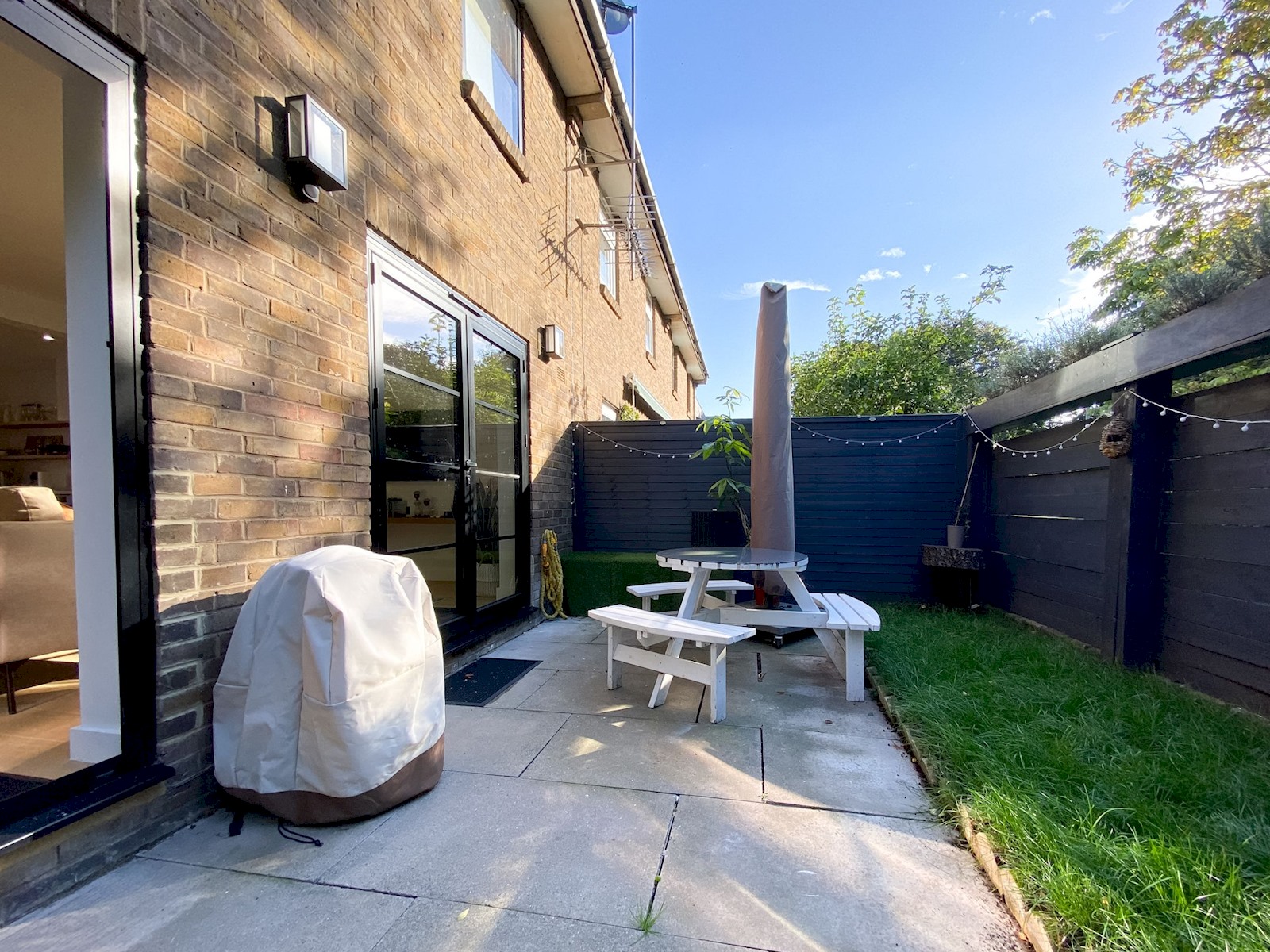 Designer 2 Storey Garden House - Pass the Keys in 17 Wine Cl E1W 3RQ - Property image 91 - VivreStays