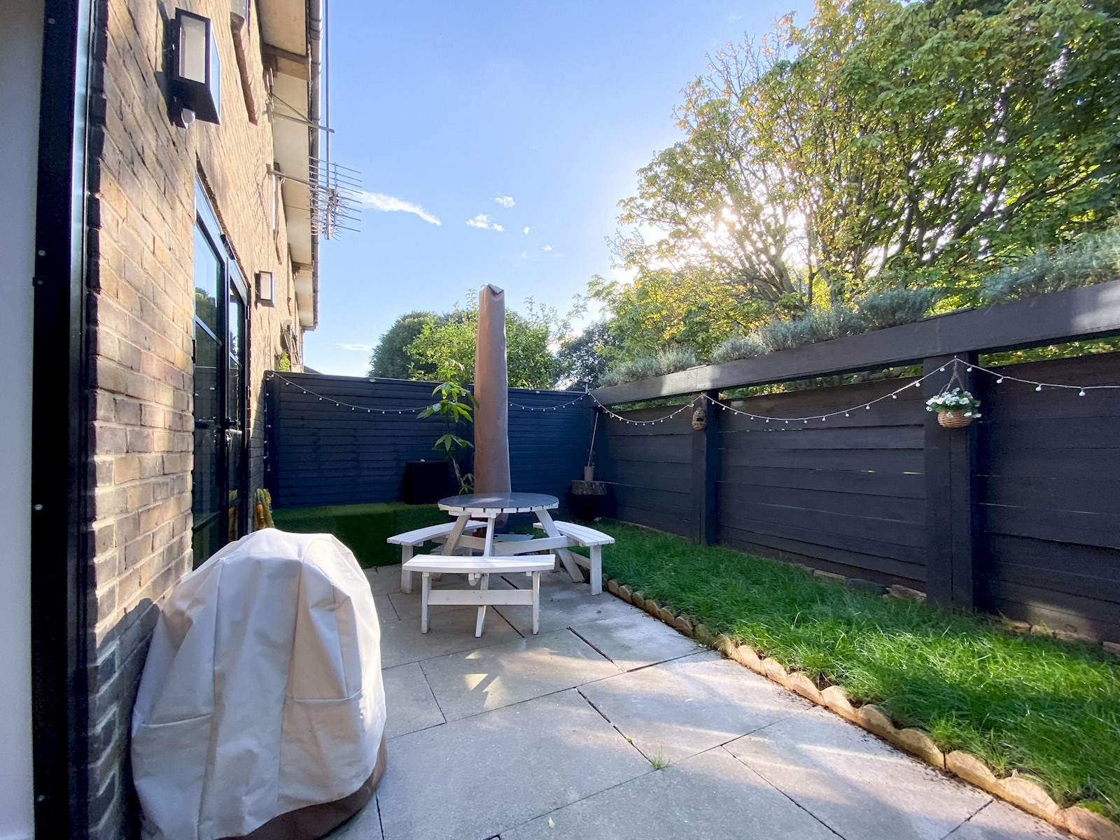 Designer 2 Storey Garden House - Pass the Keys in 17 Wine Cl E1W 3RQ - Property image 92 - VivreStays