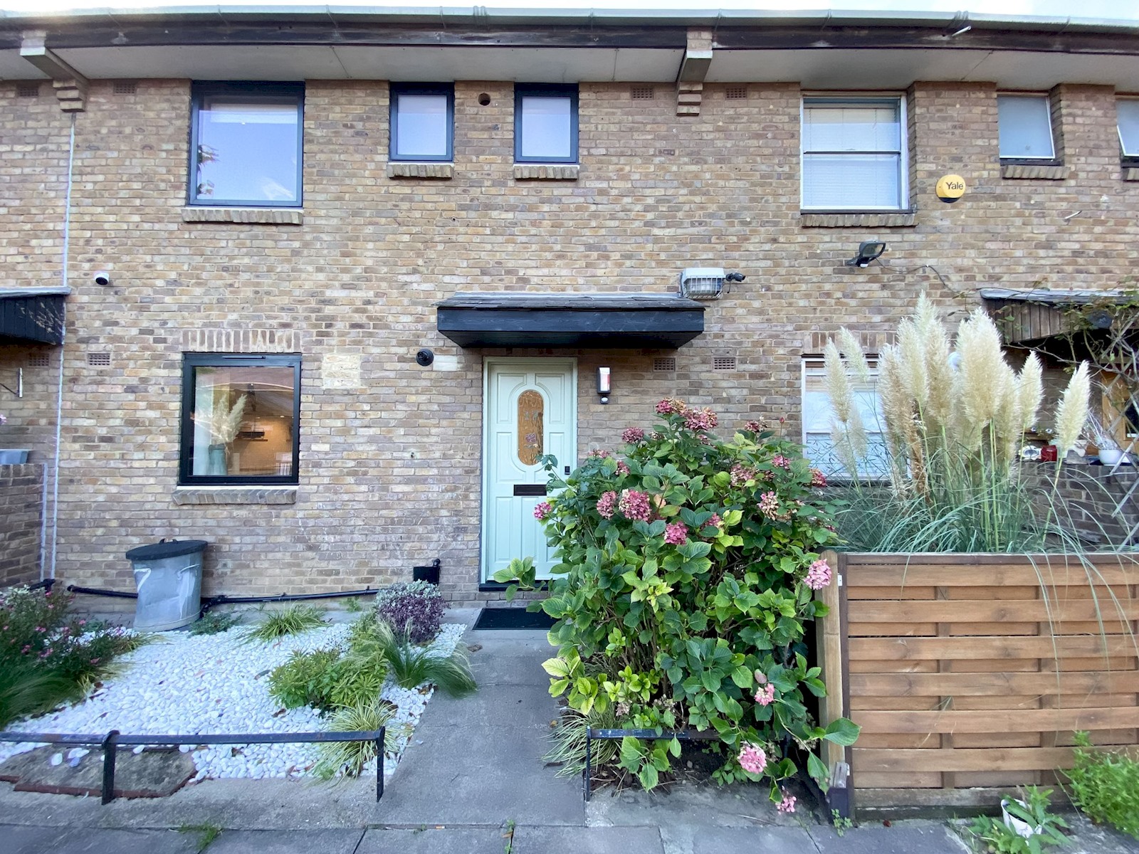 Designer 2 Storey Garden House - Pass the Keys in 17 Wine Cl E1W 3RQ - Property image 96 - VivreStays