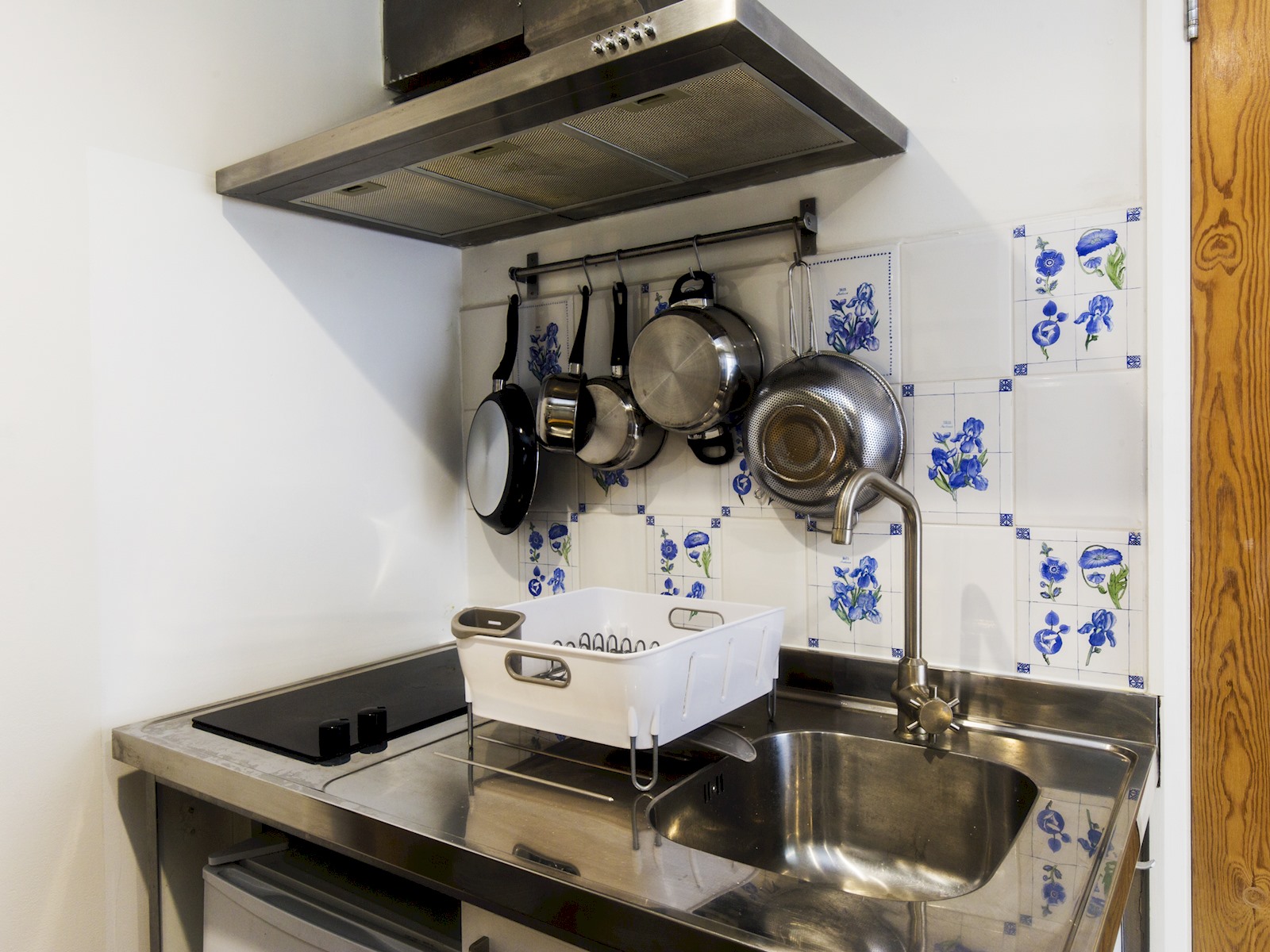 Cozy Brixton Hideaway – Cute & Convenient Stay - Pass the Keys in 14 Bonham Rd, Ground Floor Flat, Brixton, London SW2 5HF, UK SW2 5HF - Property image 14 - VivreStays