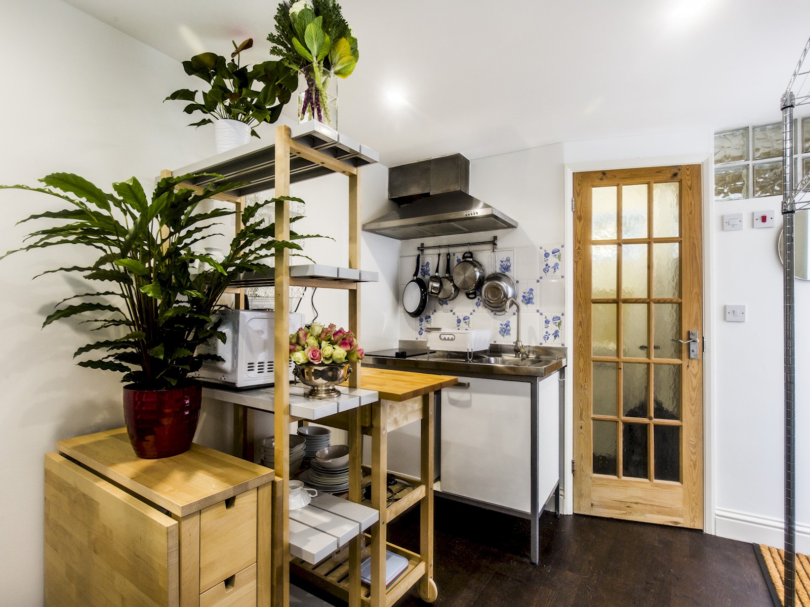 Cozy Brixton Hideaway – Cute & Convenient Stay - Pass the Keys in 14 Bonham Rd, Ground Floor Flat, Brixton, London SW2 5HF, UK SW2 5HF - Property image 3 - VivreStays
