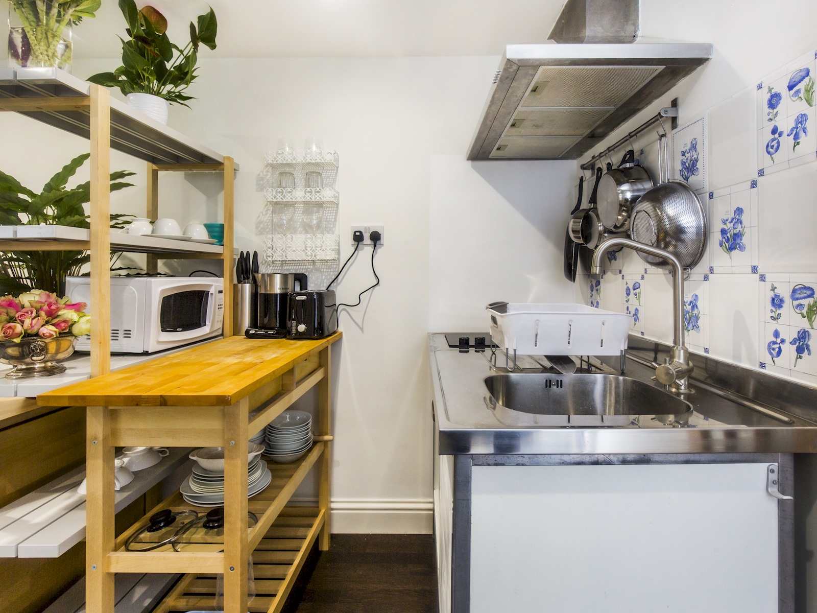 Cozy Brixton Hideaway – Cute & Convenient Stay - Pass the Keys in 14 Bonham Rd, Ground Floor Flat, Brixton, London SW2 5HF, UK SW2 5HF - Property image 6 - VivreStays