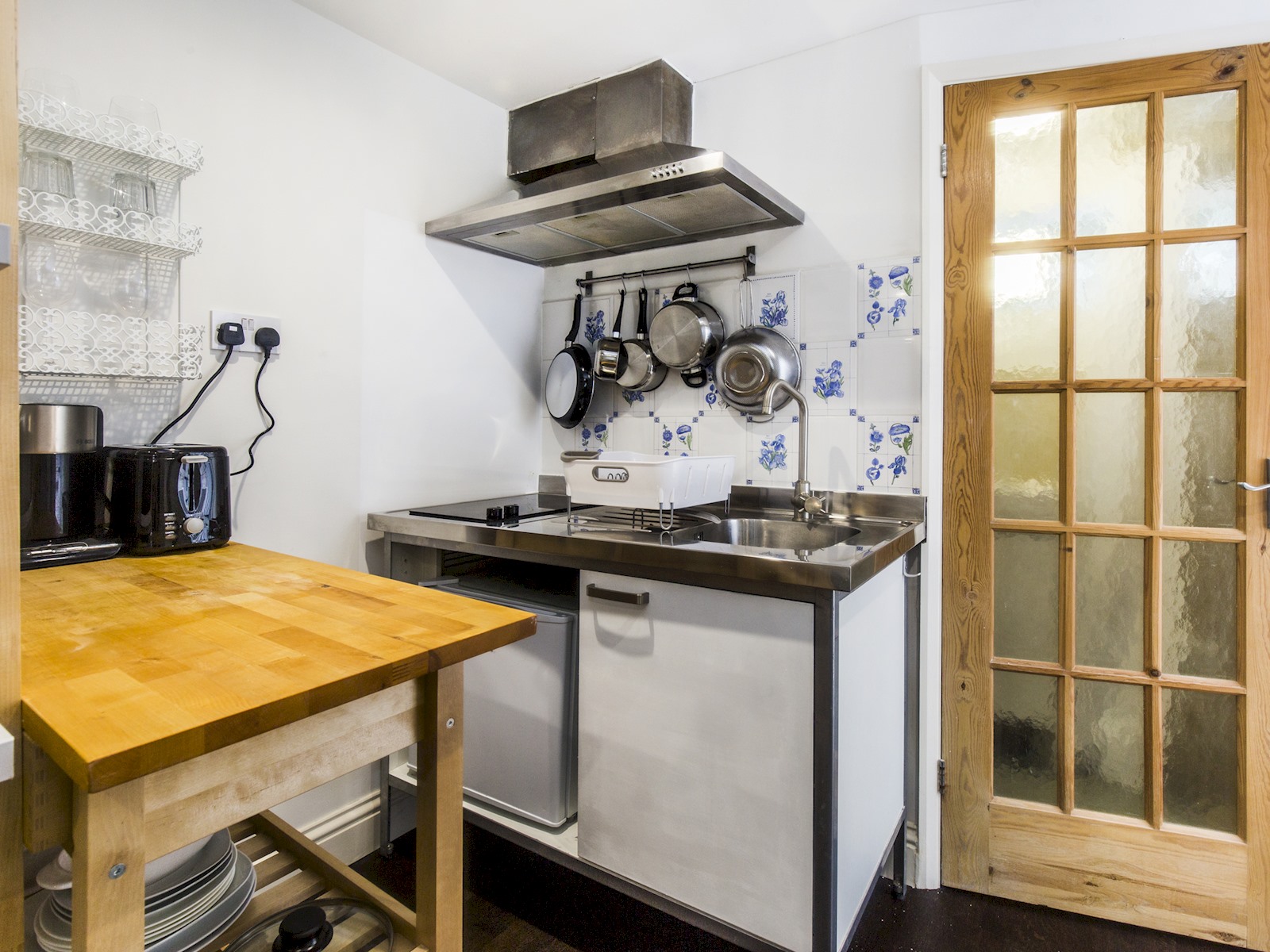 Cozy Brixton Hideaway – Cute & Convenient Stay - Pass the Keys in 14 Bonham Rd, Ground Floor Flat, Brixton, London SW2 5HF, UK SW2 5HF - Property image 17 - VivreStays