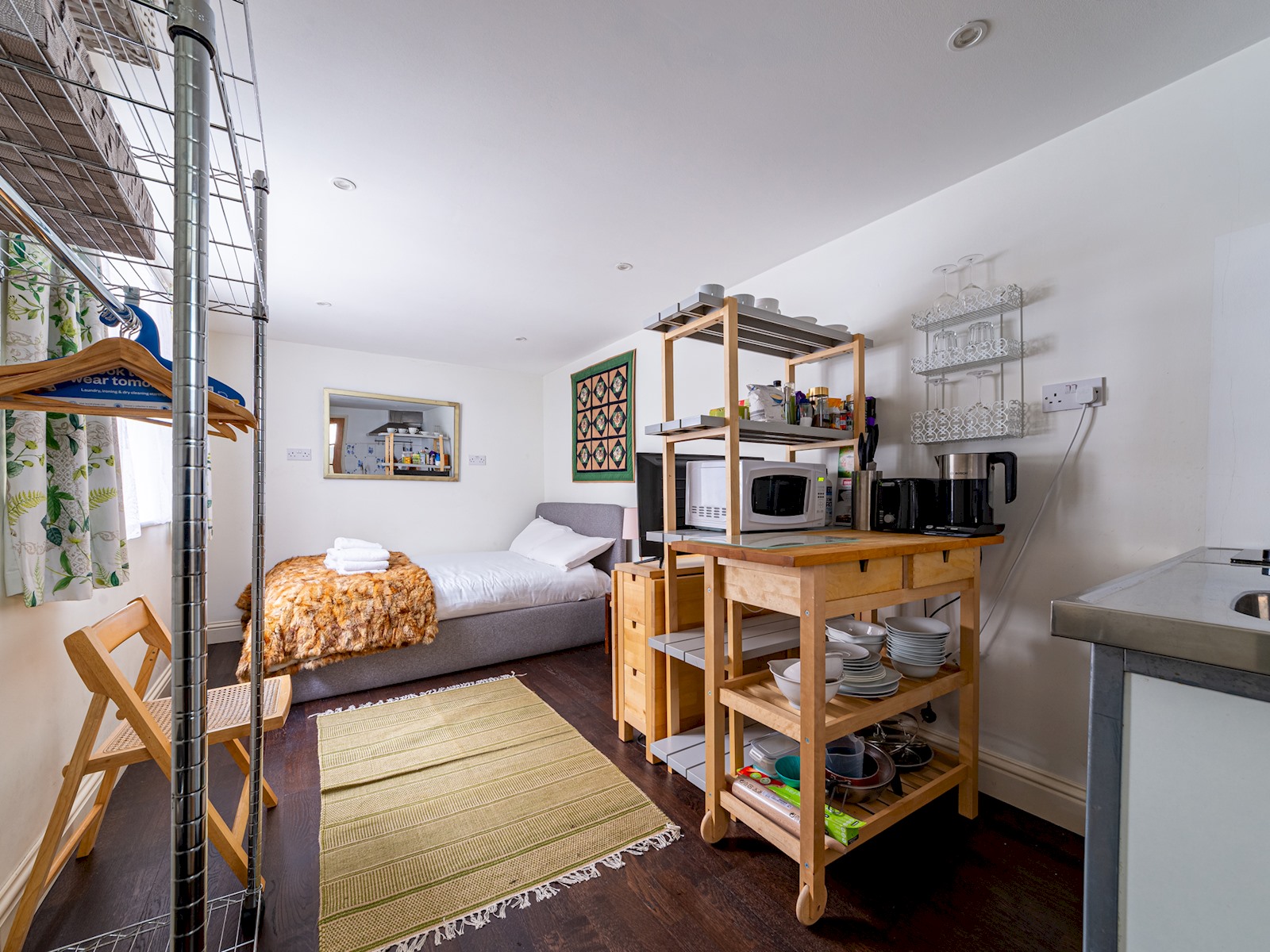 Cozy Brixton Hideaway – Cute & Convenient Stay - Pass the Keys in 14 Bonham Rd, Ground Floor Flat, Brixton, London SW2 5HF, UK SW2 5HF - Property image 11 - VivreStays