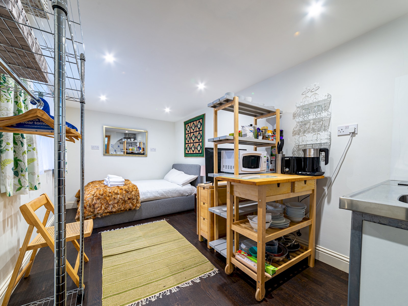 Cozy Brixton Hideaway – Cute & Convenient Stay - Pass the Keys in 14 Bonham Rd, Ground Floor Flat, Brixton, London SW2 5HF, UK SW2 5HF - Property image 2 - VivreStays