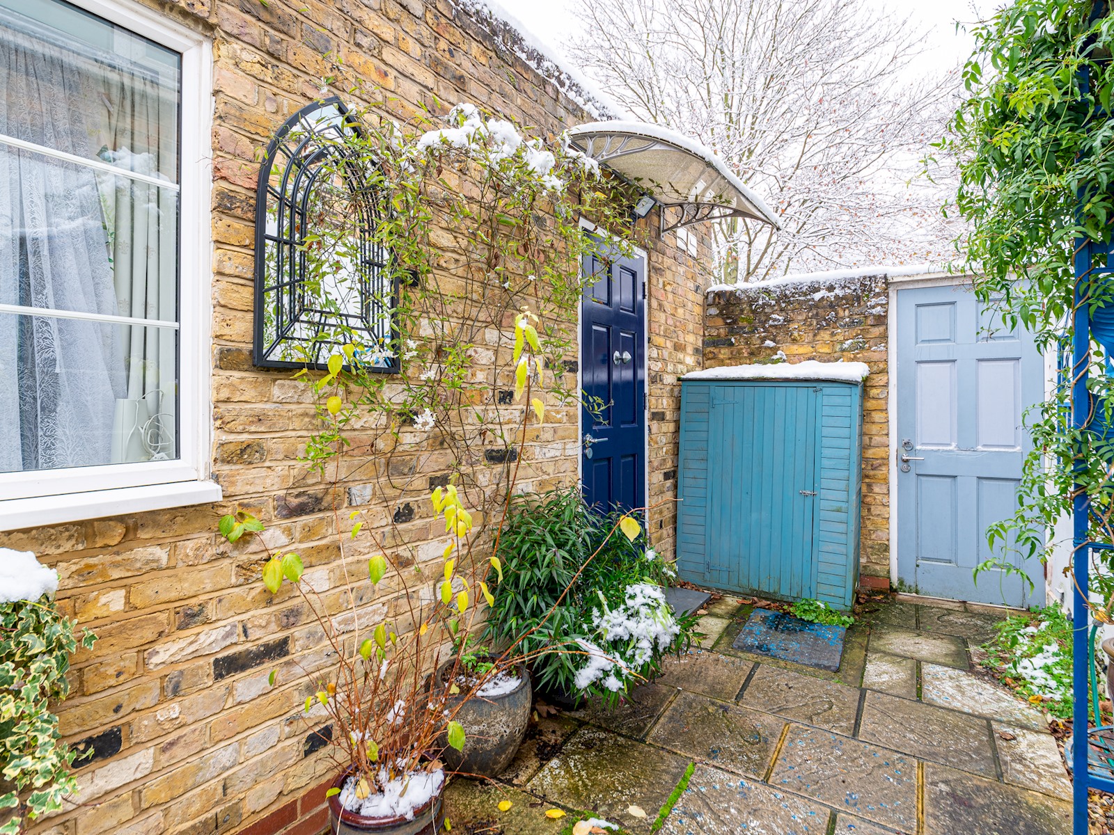 Cozy Brixton Hideaway – Cute & Convenient Stay - Pass the Keys in 14 Bonham Rd, Ground Floor Flat, Brixton, London SW2 5HF, UK SW2 5HF - Property image 9 - VivreStays