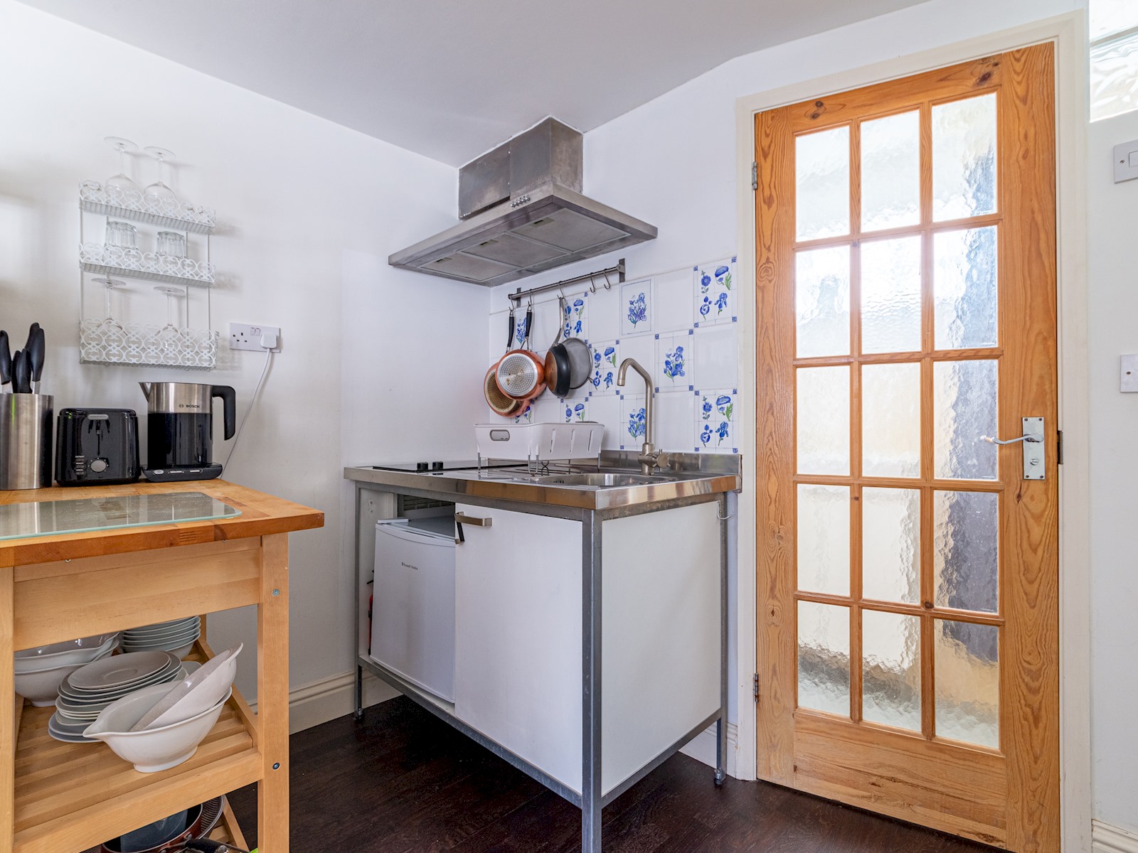 Cozy Brixton Hideaway – Cute & Convenient Stay - Pass the Keys in 14 Bonham Rd, Ground Floor Flat, Brixton, London SW2 5HF, UK SW2 5HF - Property image 4 - VivreStays