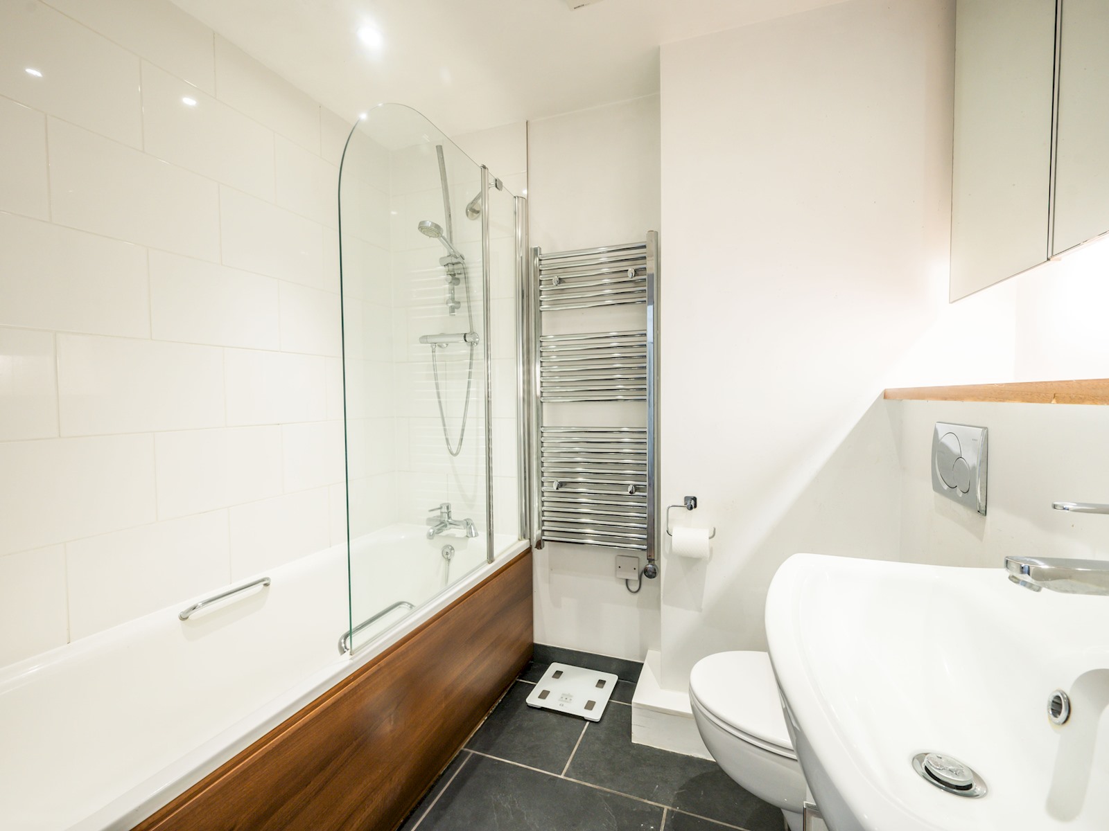 View Comfortable flat in Central London - Pass the Keys in Flat 11, 167 Bermondsey Street, London SE1 3UF SE1 3UF Comfortable flat in Central London - Pass the Keys in Flat 11, 167 Bermondsey Street, London SE1 3UF SE1 3UF - Property image 23 - VivreStays