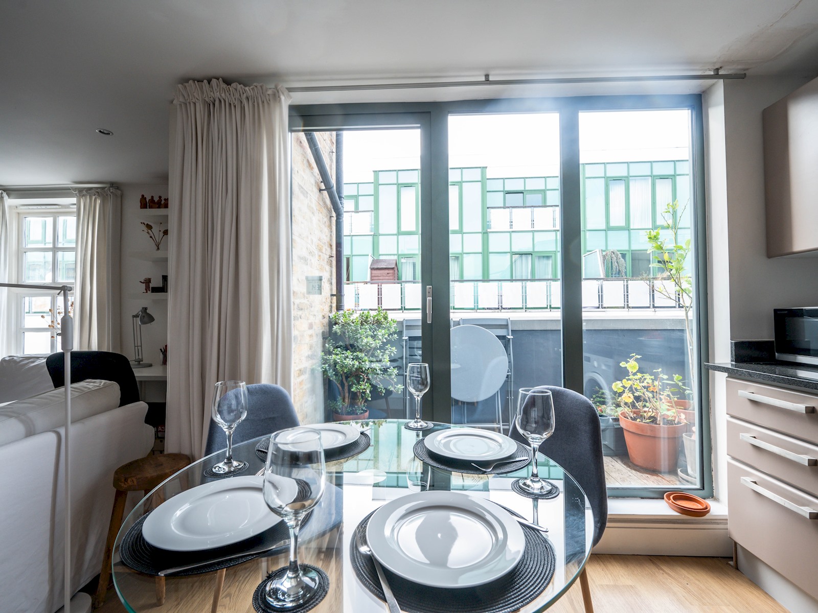 View Comfortable flat in Central London - Pass the Keys in Flat 11, 167 Bermondsey Street, London SE1 3UF SE1 3UF Comfortable flat in Central London - Pass the Keys in Flat 11, 167 Bermondsey Street, London SE1 3UF SE1 3UF - Property image 39 - VivreStays