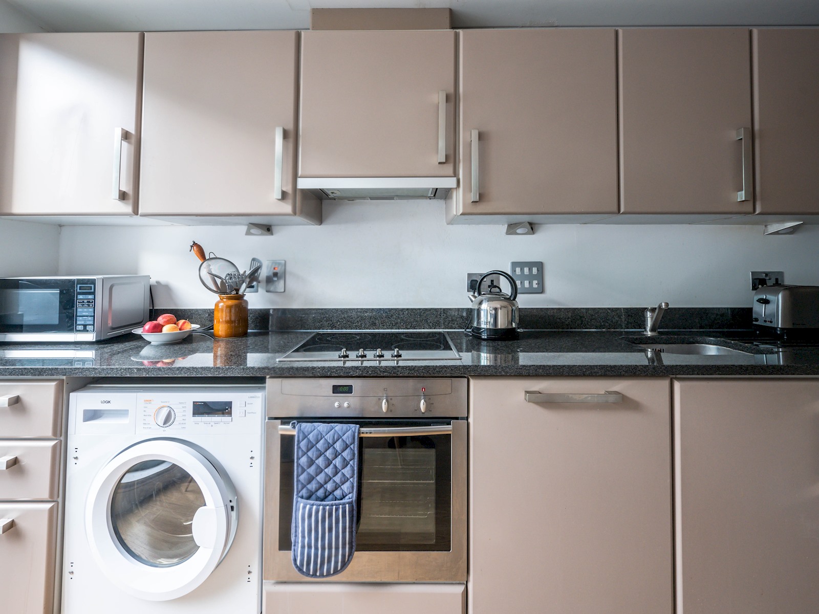 View Comfortable flat in Central London - Pass the Keys in Flat 11, 167 Bermondsey Street, London SE1 3UF SE1 3UF Comfortable flat in Central London - Pass the Keys in Flat 11, 167 Bermondsey Street, London SE1 3UF SE1 3UF - Property image 4 - VivreStays