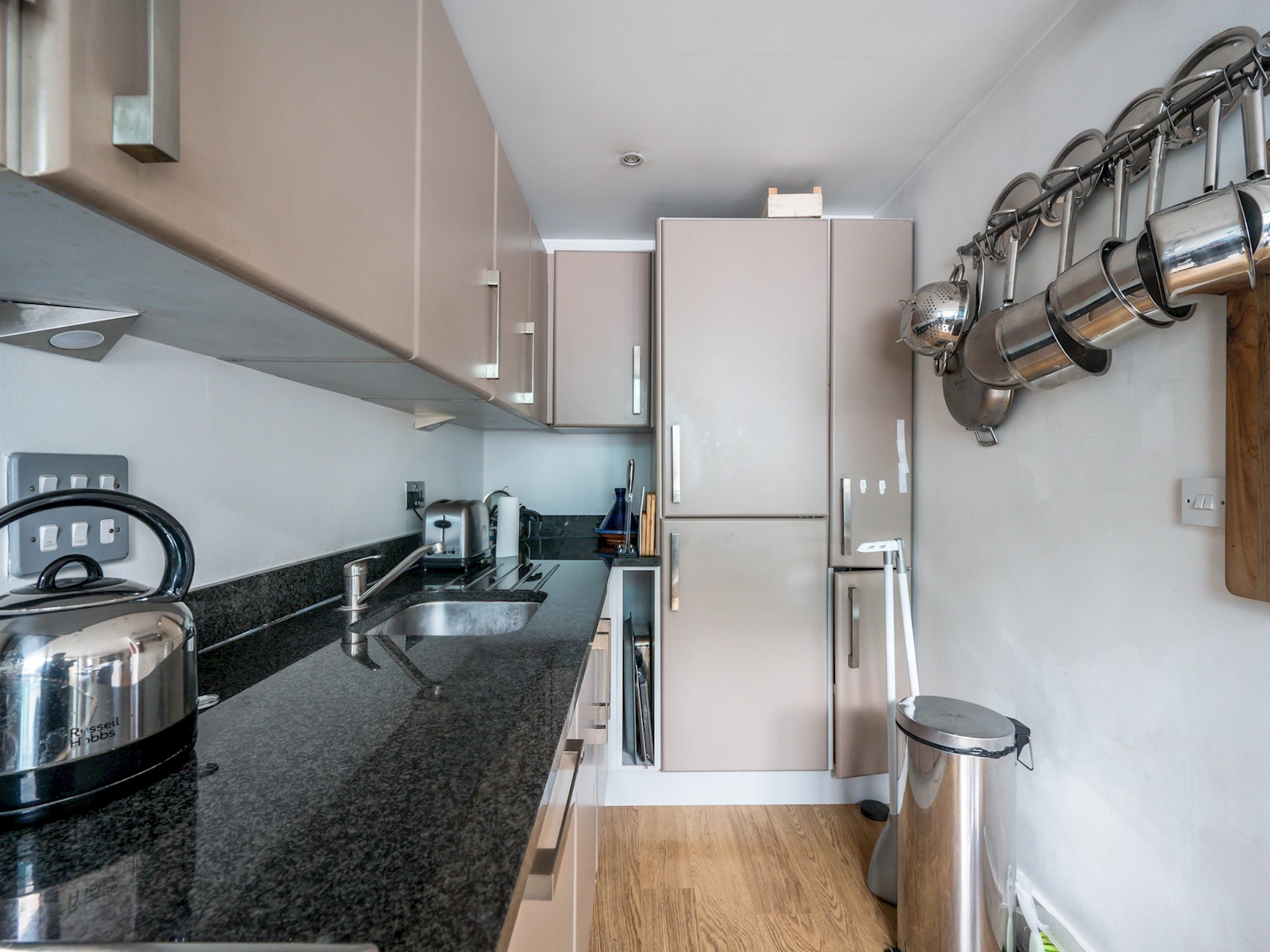 View Comfortable flat in Central London - Pass the Keys in Flat 11, 167 Bermondsey Street, London SE1 3UF SE1 3UF Comfortable flat in Central London - Pass the Keys in Flat 11, 167 Bermondsey Street, London SE1 3UF SE1 3UF - Property image 41 - VivreStays