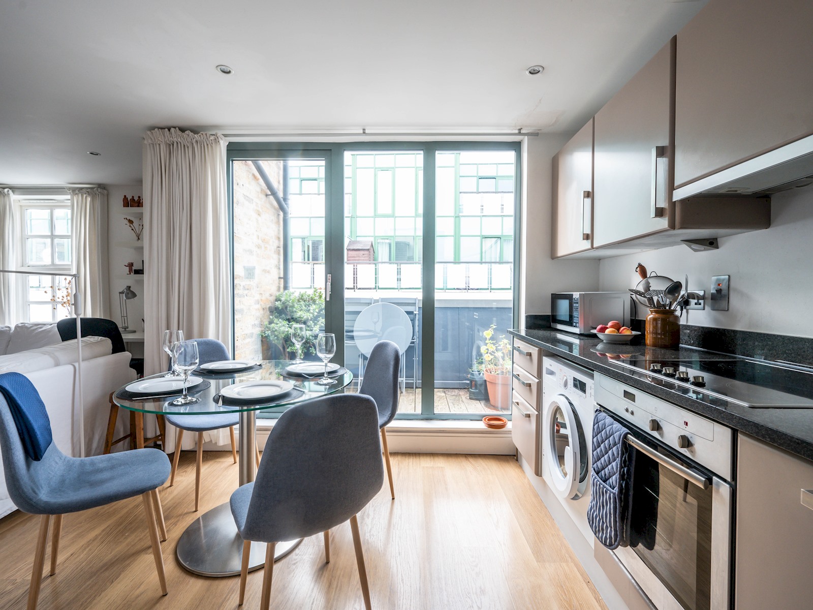 View Comfortable flat in Central London - Pass the Keys in Flat 11, 167 Bermondsey Street, London SE1 3UF SE1 3UF Comfortable flat in Central London - Pass the Keys in Flat 11, 167 Bermondsey Street, London SE1 3UF SE1 3UF - Property image 19 - VivreStays