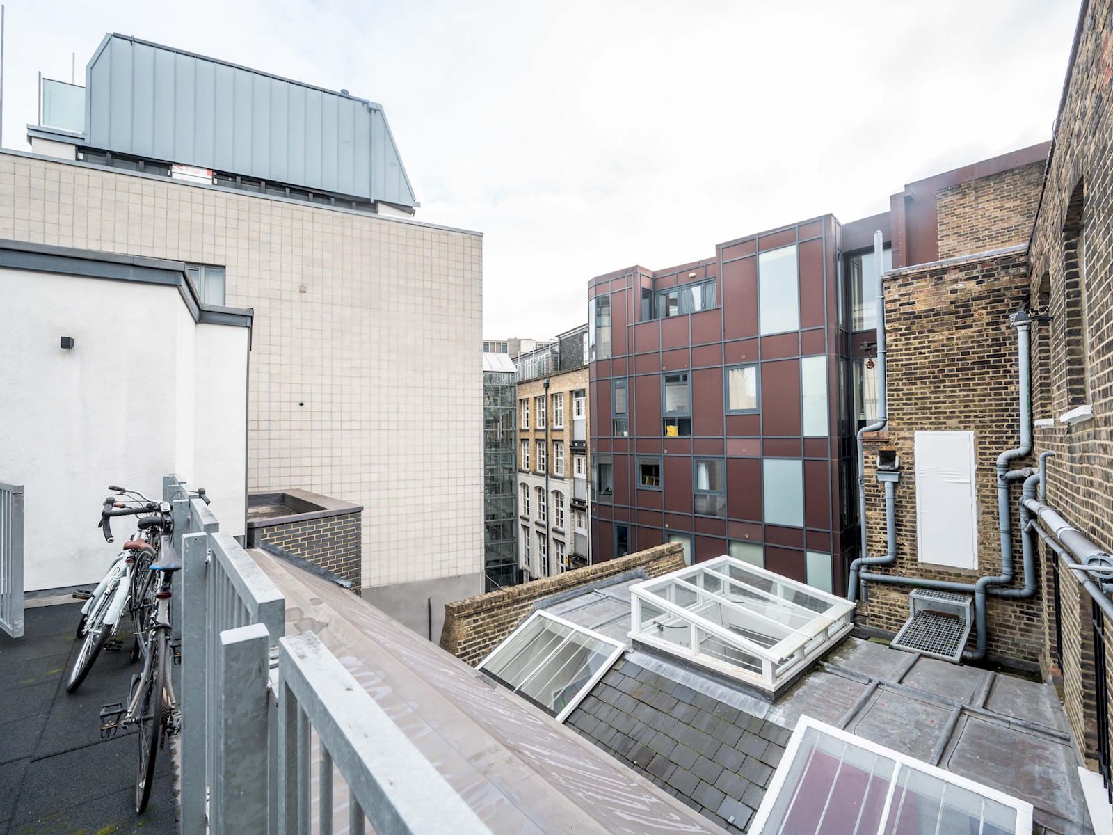View Comfortable flat in Central London - Pass the Keys in Flat 11, 167 Bermondsey Street, London SE1 3UF SE1 3UF Comfortable flat in Central London - Pass the Keys in Flat 11, 167 Bermondsey Street, London SE1 3UF SE1 3UF - Property image 61 - VivreStays