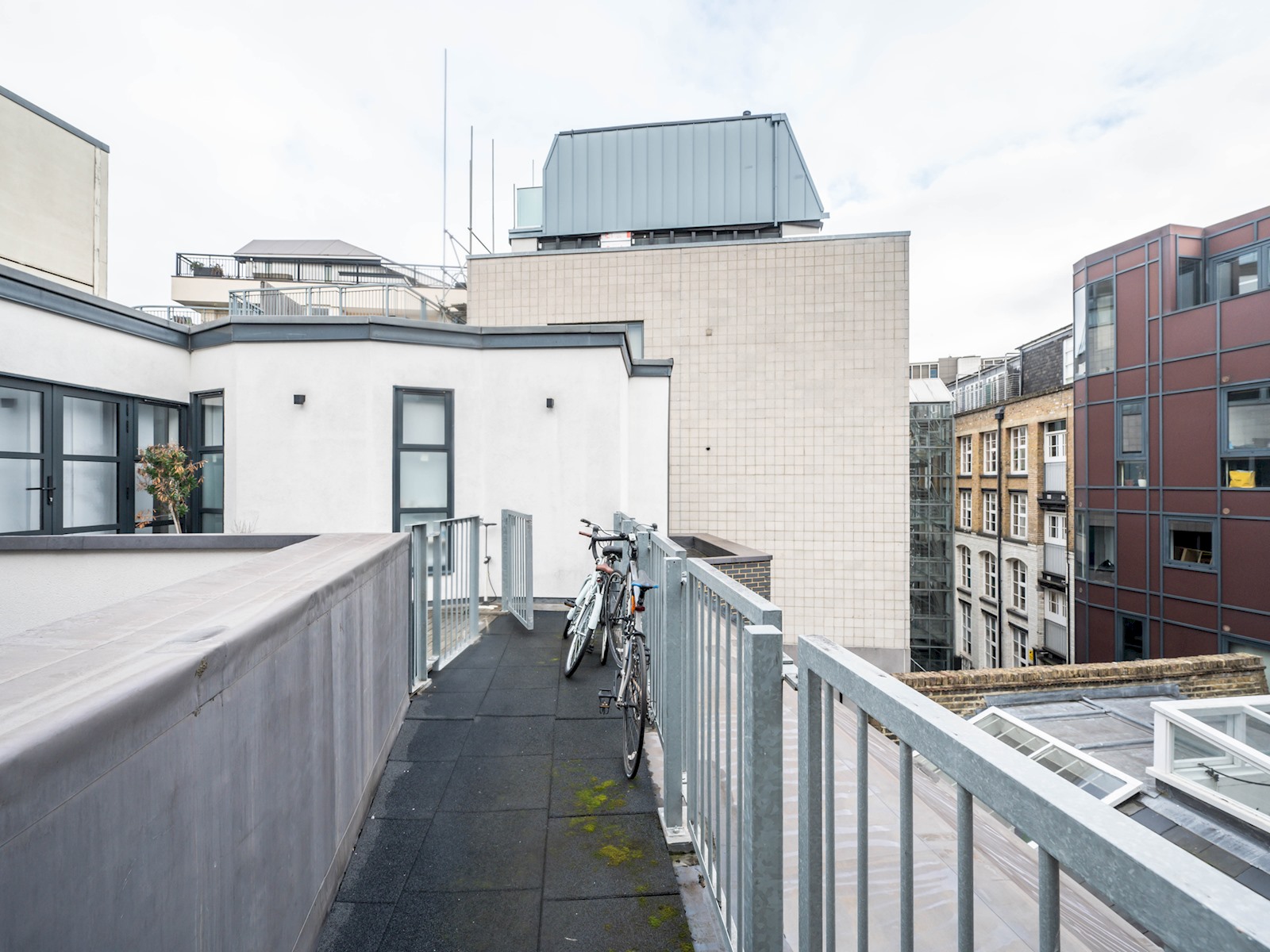View Comfortable flat in Central London - Pass the Keys in Flat 11, 167 Bermondsey Street, London SE1 3UF SE1 3UF Comfortable flat in Central London - Pass the Keys in Flat 11, 167 Bermondsey Street, London SE1 3UF SE1 3UF - Property image 16 - VivreStays
