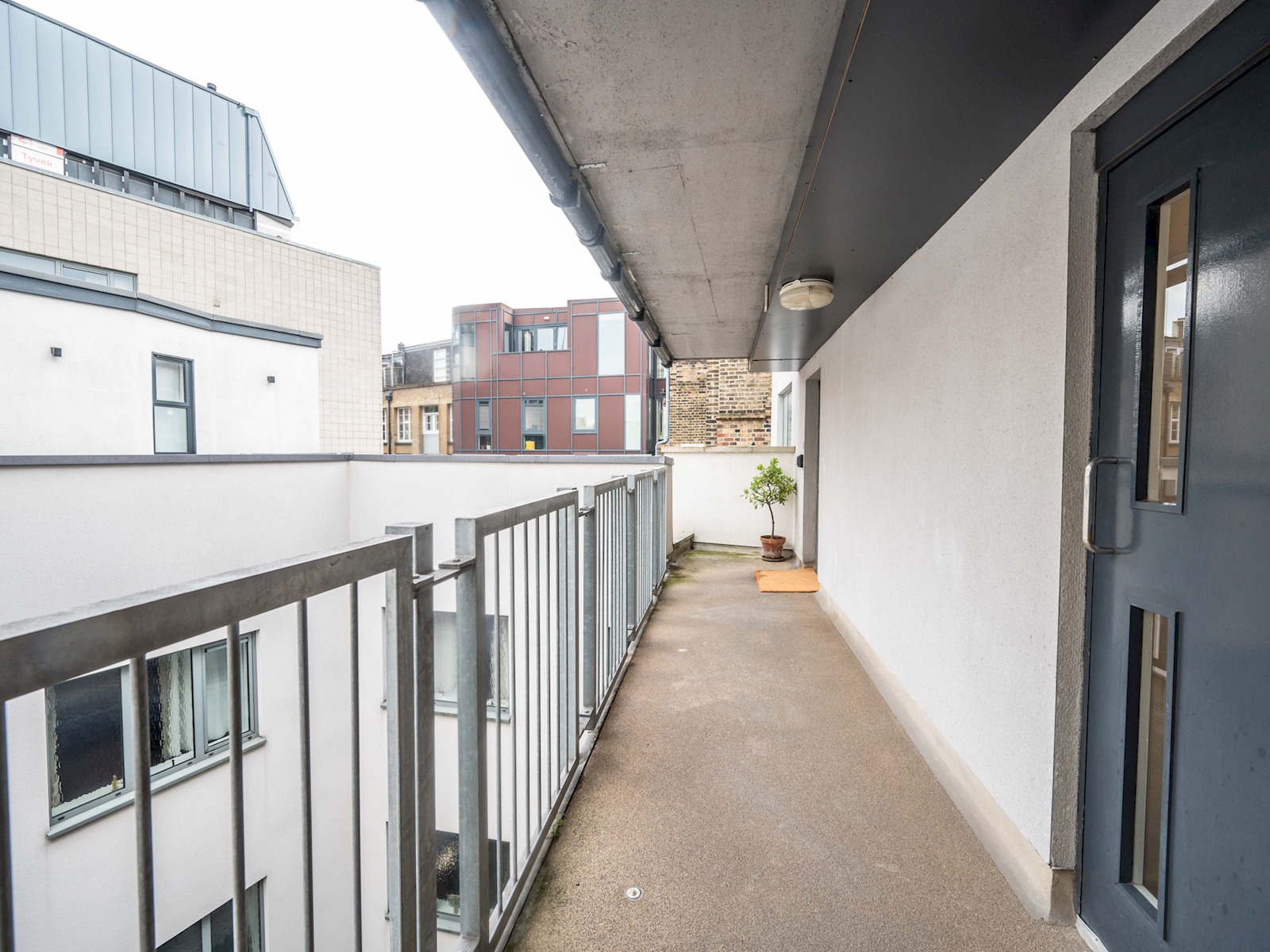 View Comfortable flat in Central London - Pass the Keys in Flat 11, 167 Bermondsey Street, London SE1 3UF SE1 3UF Comfortable flat in Central London - Pass the Keys in Flat 11, 167 Bermondsey Street, London SE1 3UF SE1 3UF - Property image 60 - VivreStays