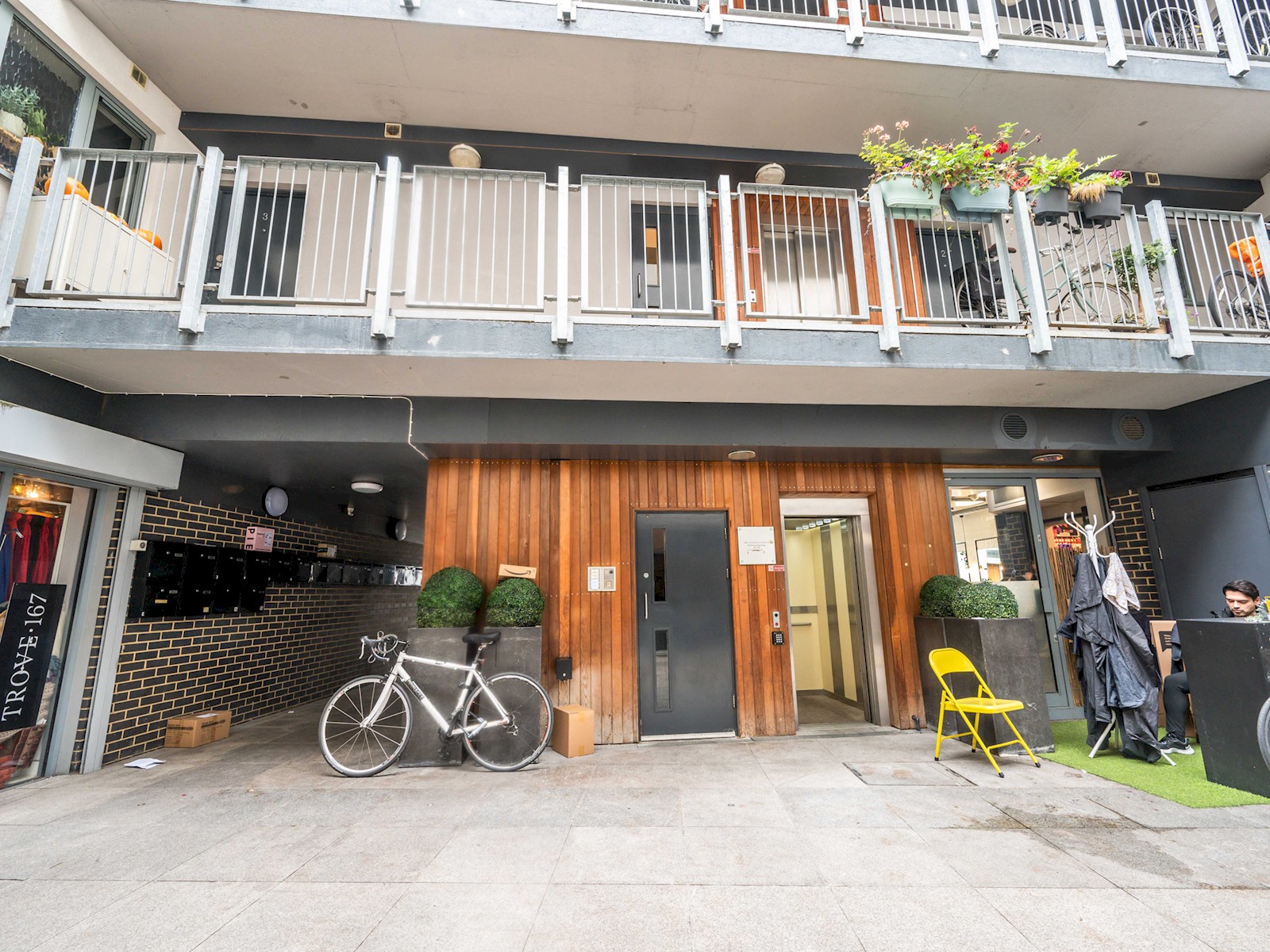 View Comfortable flat in Central London - Pass the Keys in Flat 11, 167 Bermondsey Street, London SE1 3UF SE1 3UF Comfortable flat in Central London - Pass the Keys in Flat 11, 167 Bermondsey Street, London SE1 3UF SE1 3UF - Property image 17 - VivreStays