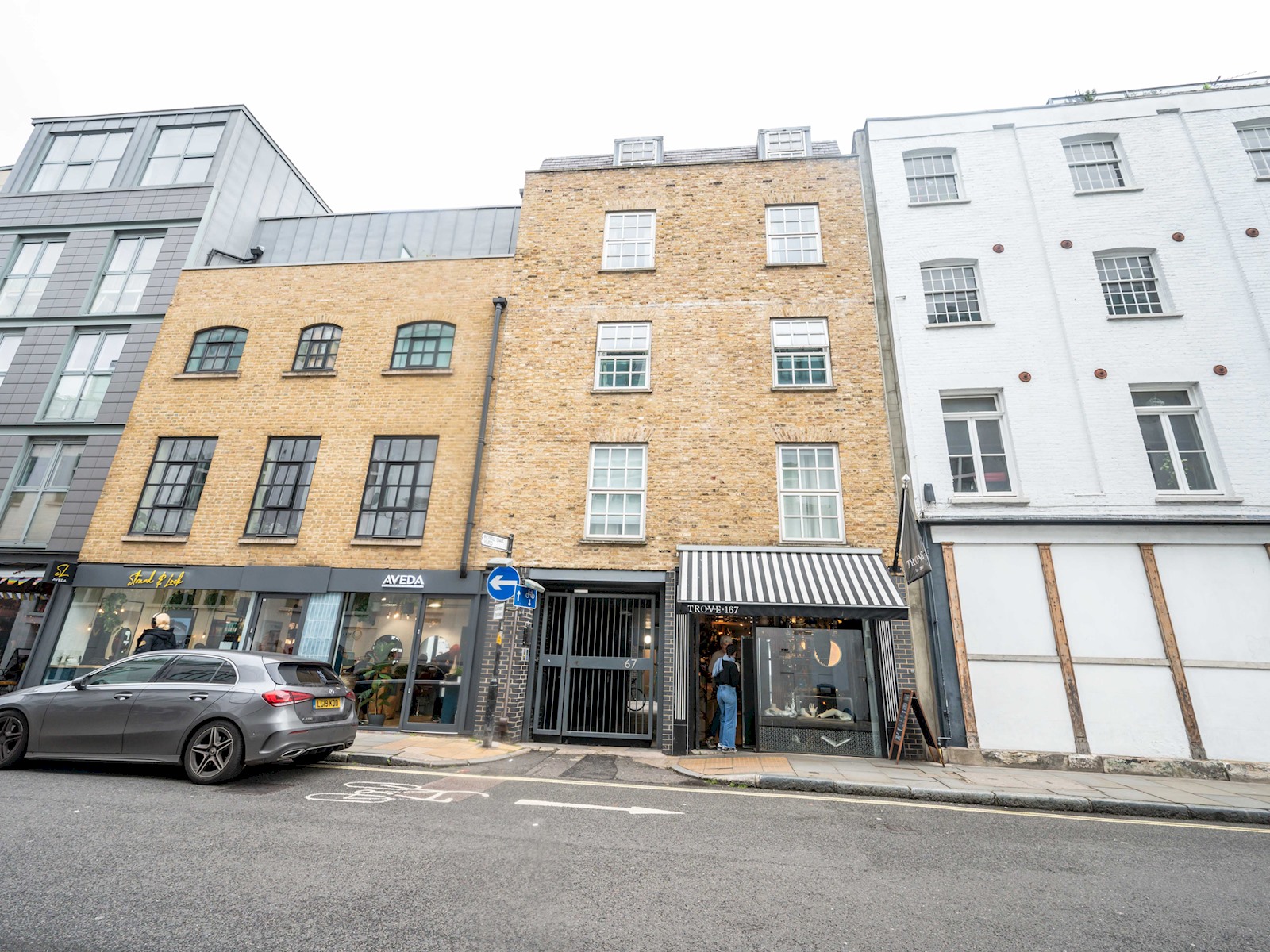 View Comfortable flat in Central London - Pass the Keys in Flat 11, 167 Bermondsey Street, London SE1 3UF SE1 3UF Comfortable flat in Central London - Pass the Keys in Flat 11, 167 Bermondsey Street, London SE1 3UF SE1 3UF - Property image 66 - VivreStays
