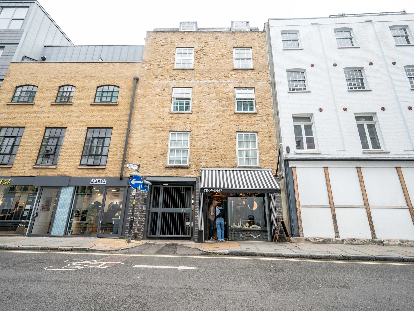 View Comfortable flat in Central London - Pass the Keys in Flat 11, 167 Bermondsey Street, London SE1 3UF SE1 3UF Comfortable flat in Central London - Pass the Keys in Flat 11, 167 Bermondsey Street, London SE1 3UF SE1 3UF - Property image 67 - VivreStays