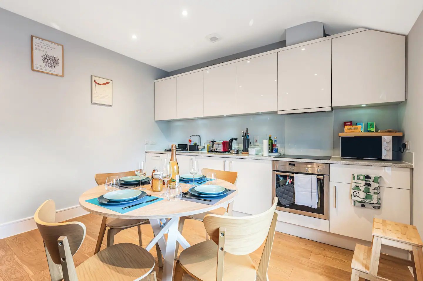 Spacious Elegant Apartment in Shepard's Bush - Pass the Keys in Flat 3, 137 Coningham Road W12 8BU - Property image 5 - VivreStays