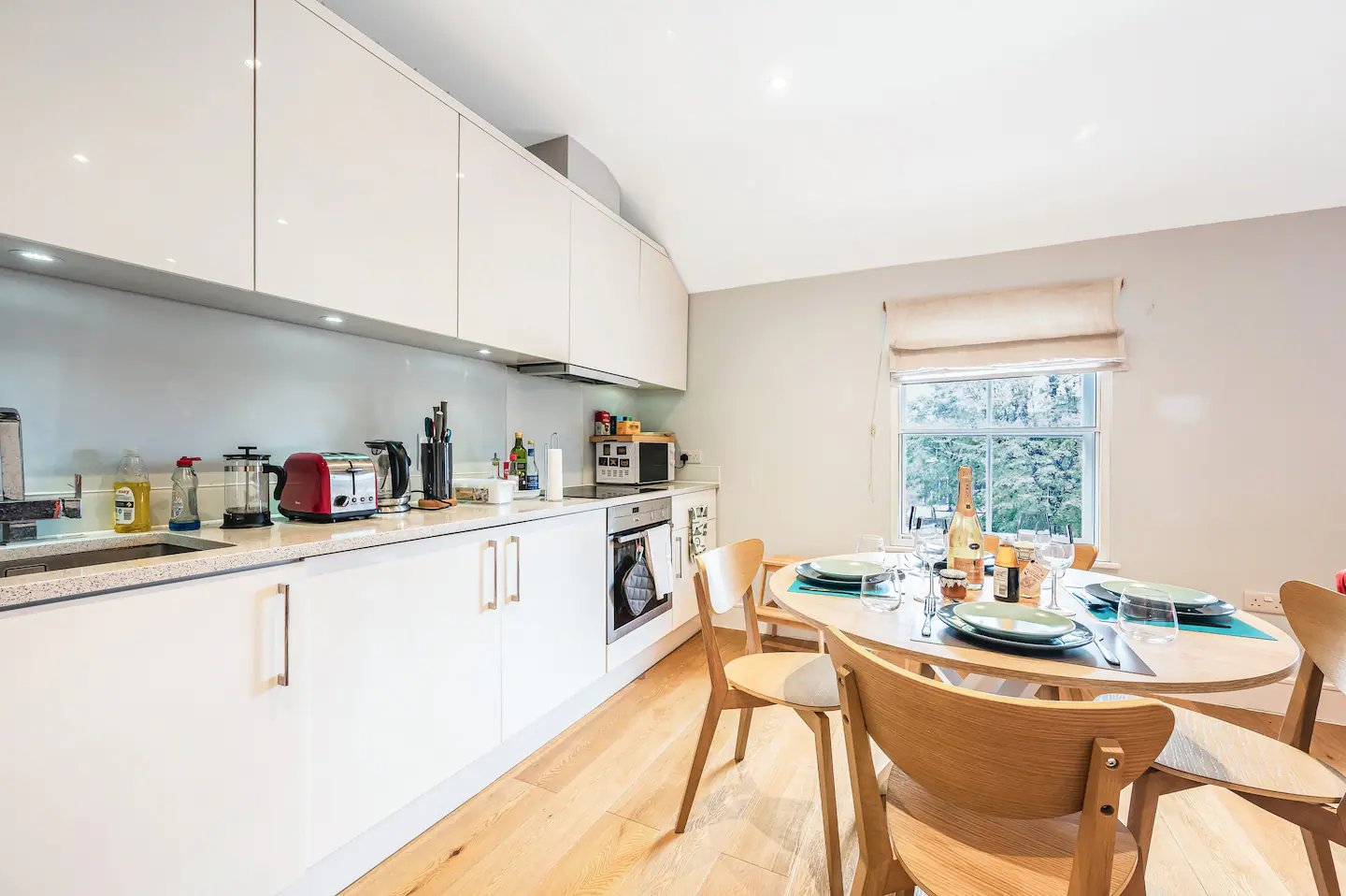 Spacious Elegant Apartment in Shepard's Bush - Pass the Keys in Flat 3, 137 Coningham Road W12 8BU - Property image 11 - VivreStays