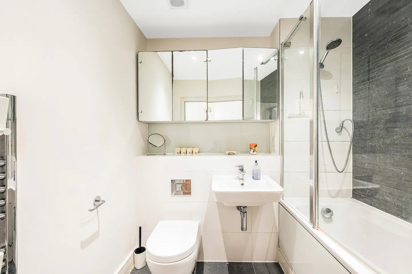 Spacious Elegant Apartment in Shepard's Bush - Pass the Keys in Flat 3, 137 Coningham Road W12 8BU - Property image 3 - VivreStays