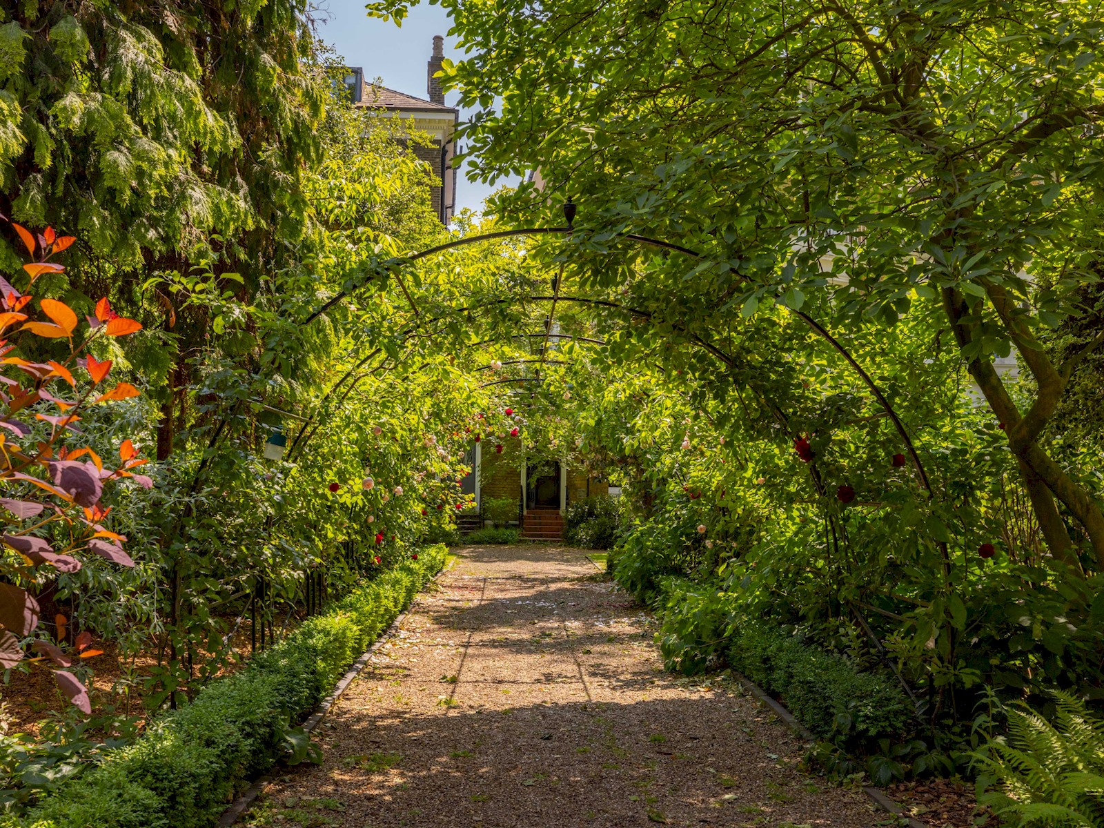 View Sophisticated Studio in South Kensington - Pass the Keys in Flat 4, 65 Harrington Gardens, London, SW7 4JZ SW7 4JZ Sophisticated Studio in South Kensington - Pass the Keys in Flat 4, 65 Harrington Gardens, London, SW7 4JZ SW7 4JZ - Property image 25 - VivreStays