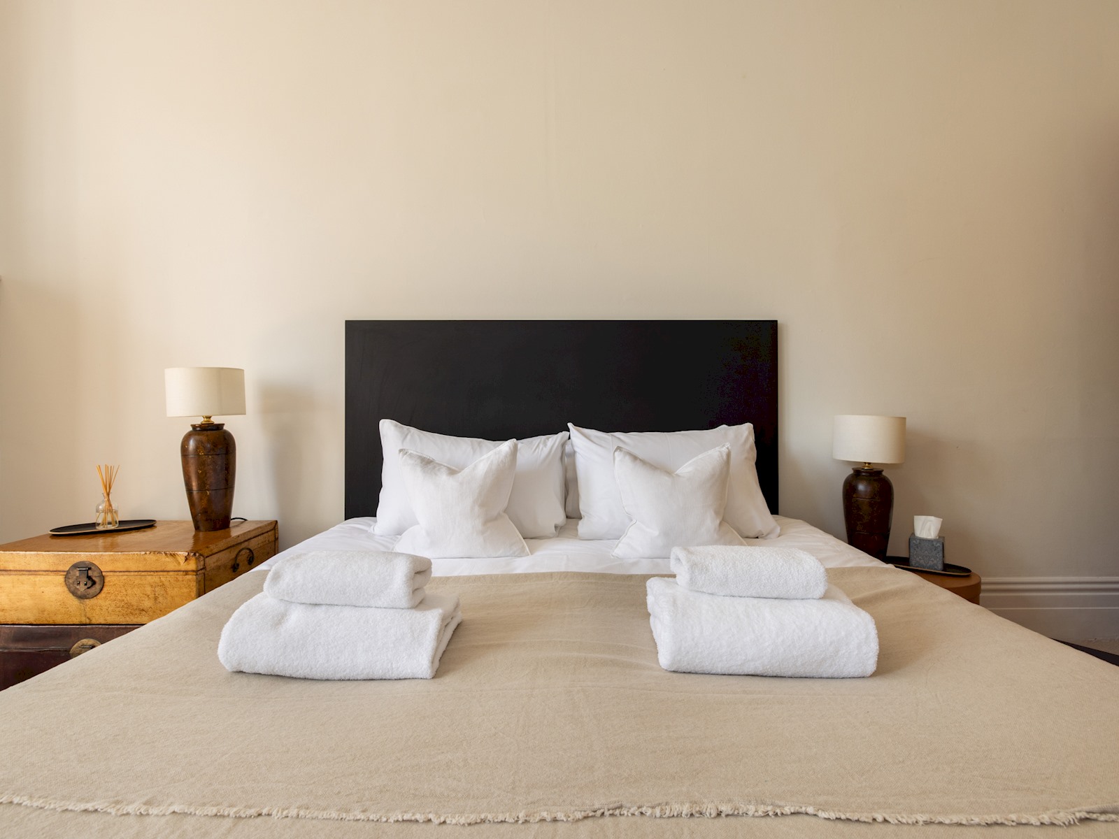 View Sophisticated Studio in South Kensington - Pass the Keys in Flat 4, 65 Harrington Gardens, London, SW7 4JZ SW7 4JZ Sophisticated Studio in South Kensington - Pass the Keys in Flat 4, 65 Harrington Gardens, London, SW7 4JZ SW7 4JZ - Property image 3 - VivreStays