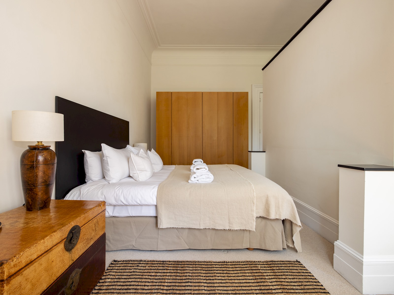 View Sophisticated Studio in South Kensington - Pass the Keys in Flat 4, 65 Harrington Gardens, London, SW7 4JZ SW7 4JZ Sophisticated Studio in South Kensington - Pass the Keys in Flat 4, 65 Harrington Gardens, London, SW7 4JZ SW7 4JZ - Property image 16 - VivreStays