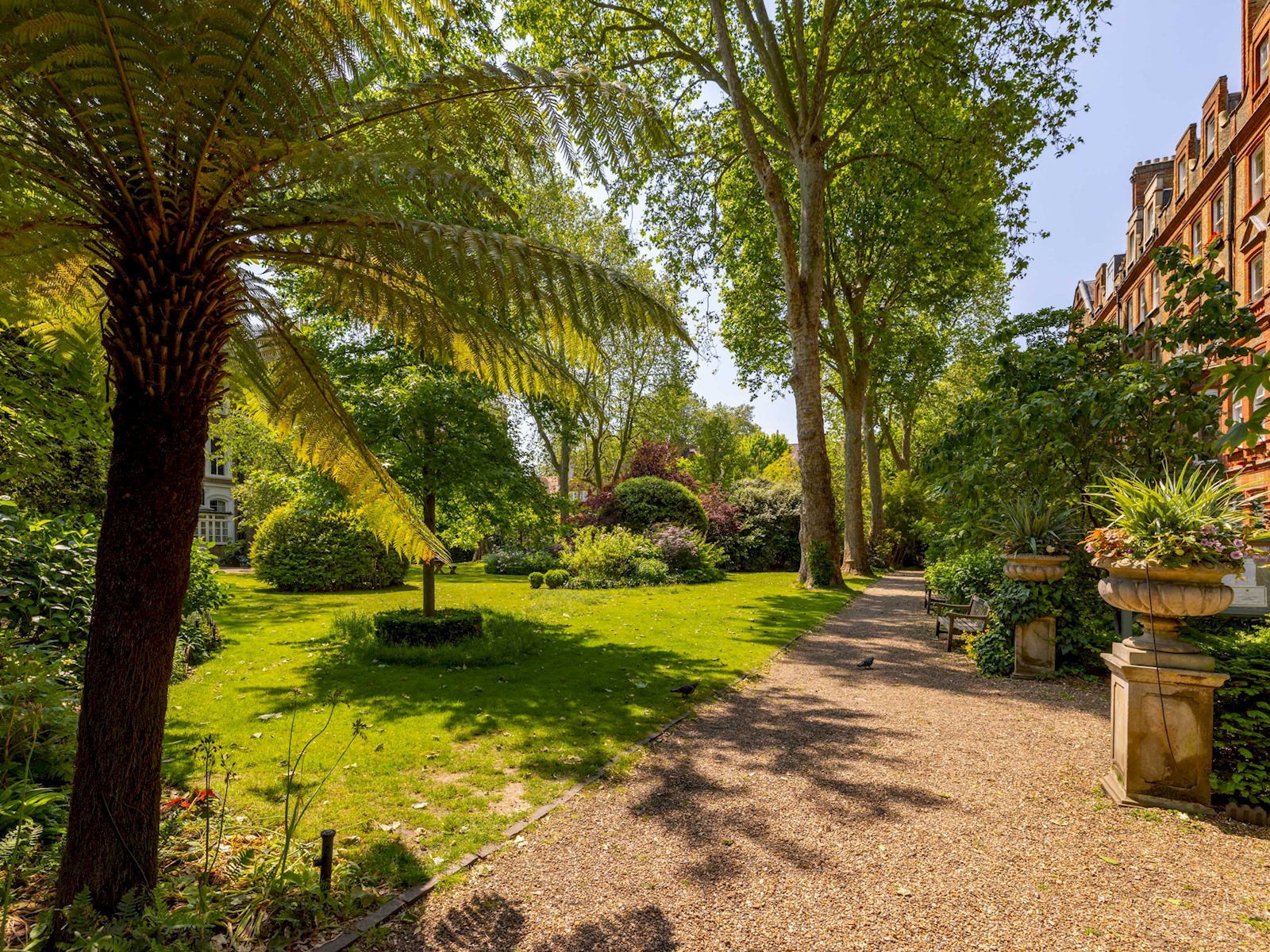 View Sophisticated Studio in South Kensington - Pass the Keys in Flat 4, 65 Harrington Gardens, London, SW7 4JZ SW7 4JZ Sophisticated Studio in South Kensington - Pass the Keys in Flat 4, 65 Harrington Gardens, London, SW7 4JZ SW7 4JZ - Property image 24 - VivreStays