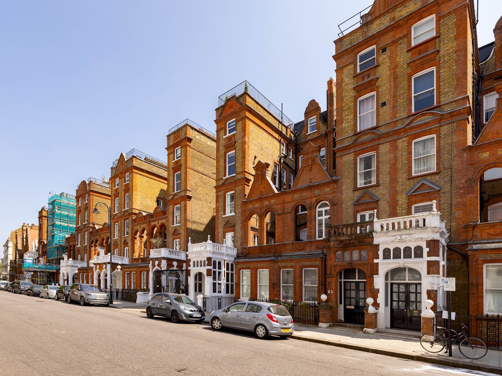 View Sophisticated Studio in South Kensington - Pass the Keys in Flat 4, 65 Harrington Gardens, London, SW7 4JZ SW7 4JZ Sophisticated Studio in South Kensington - Pass the Keys in Flat 4, 65 Harrington Gardens, London, SW7 4JZ SW7 4JZ - Property image 27 - VivreStays