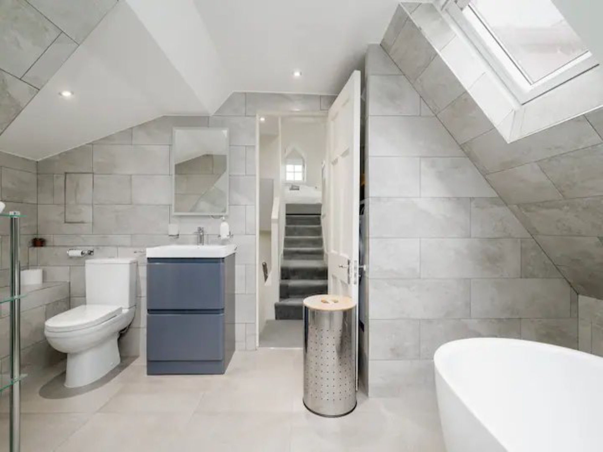 Historic Ramsay Garden Apt With Balcony Views - Pass the Keys in 5/4 Ramsay Gardens, EH1 2NA EH1 2NA - Property image 71 - VivreStays