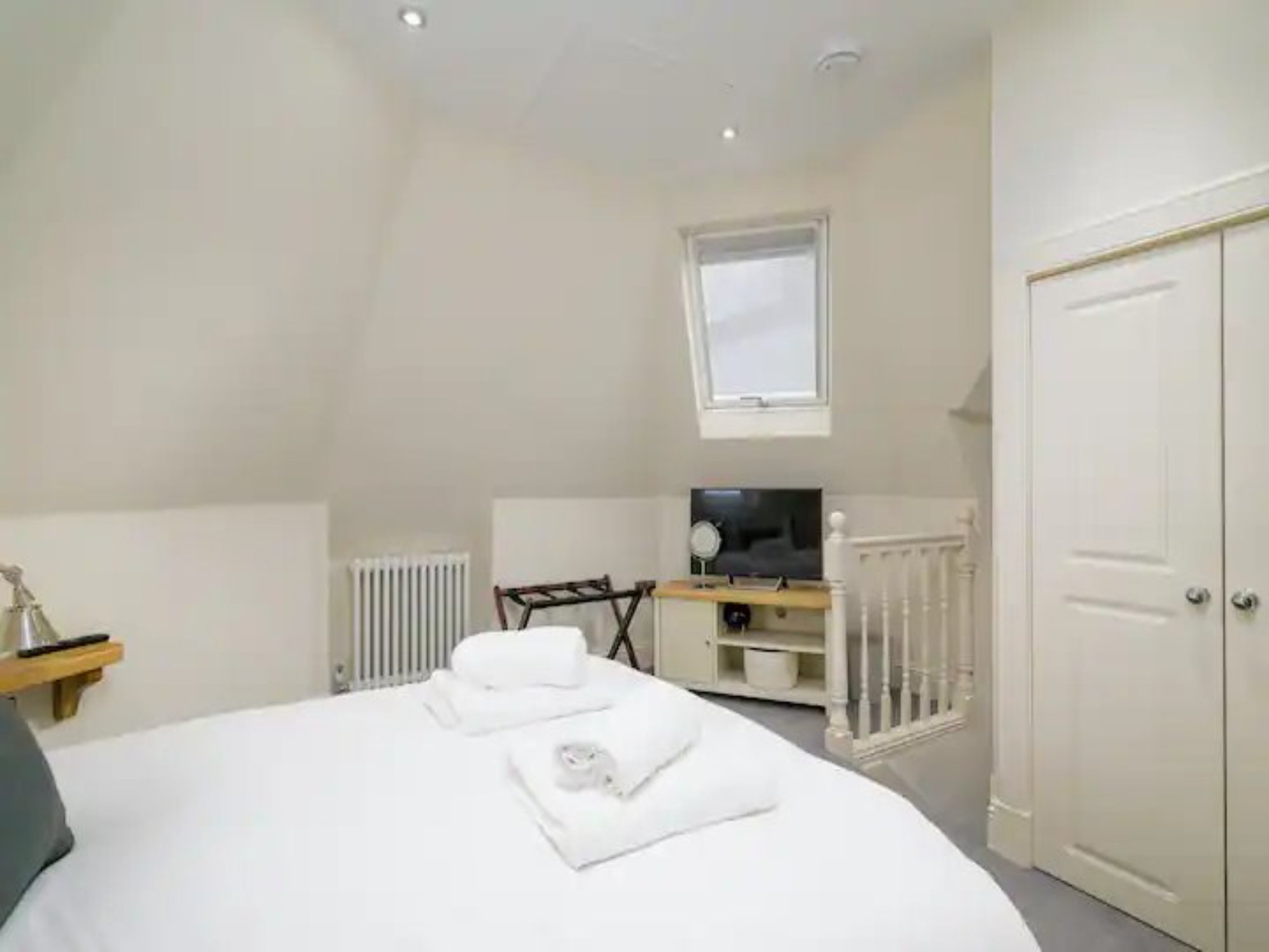 Historic Ramsay Garden Apt With Balcony Views - Pass the Keys in 5/4 Ramsay Gardens, EH1 2NA EH1 2NA - Property image 35 - VivreStays