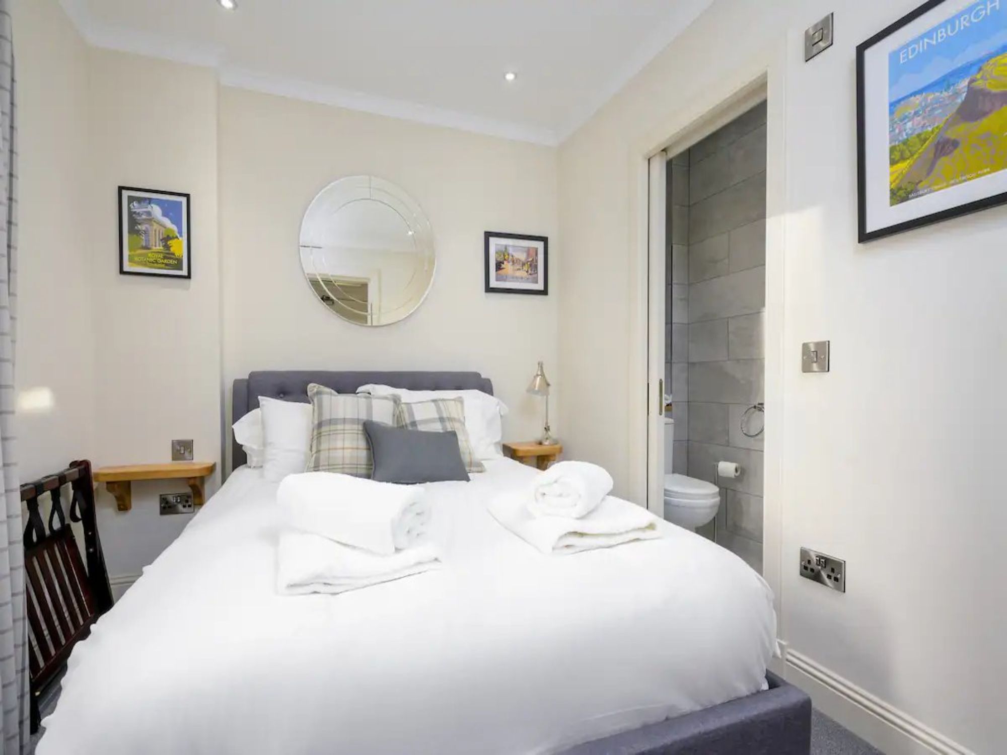 Historic Ramsay Garden Apt With Balcony Views - Pass the Keys in 5/4 Ramsay Gardens, EH1 2NA EH1 2NA - Property image 40 - VivreStays