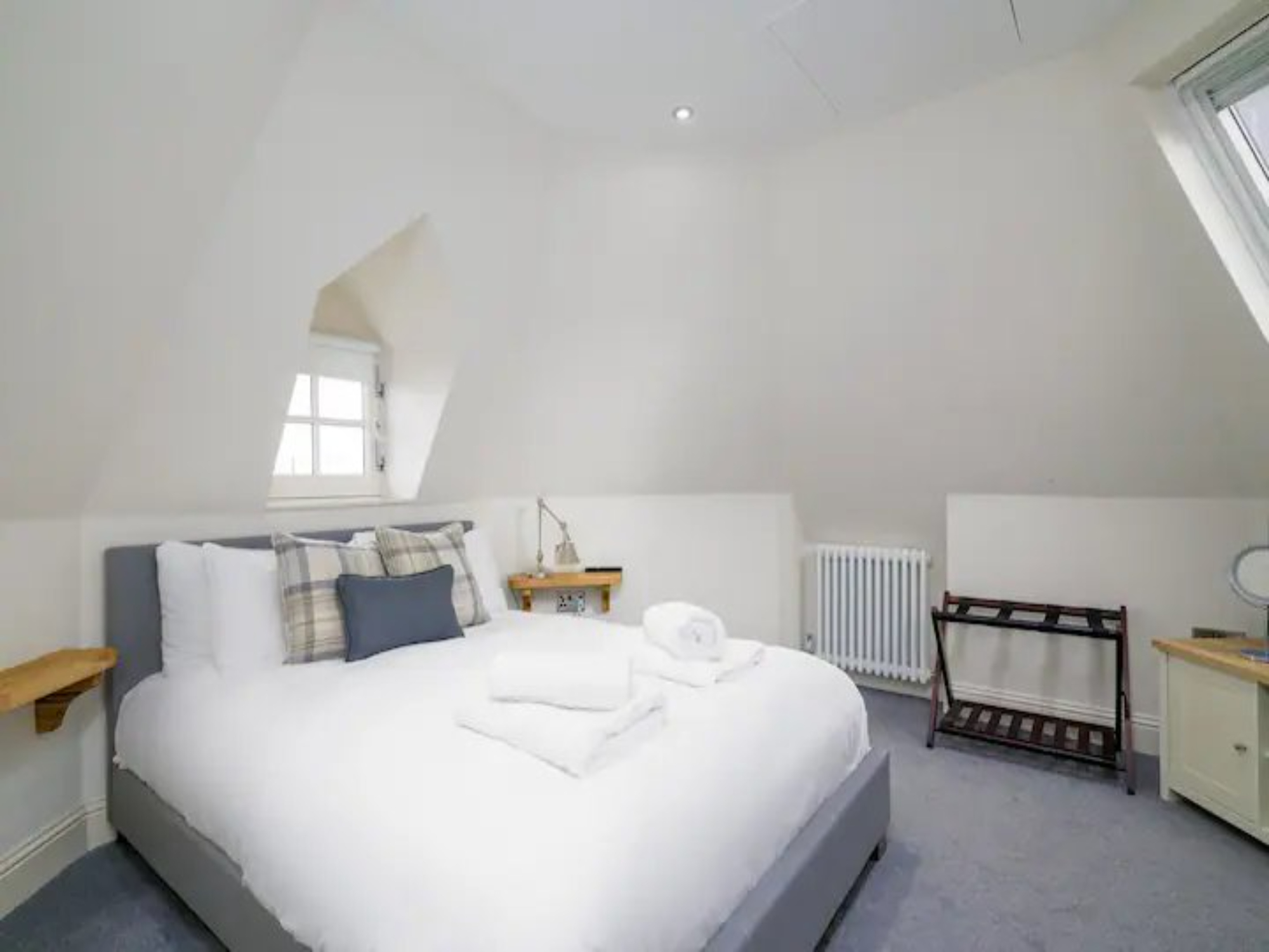 Historic Ramsay Garden Apt With Balcony Views - Pass the Keys in 5/4 Ramsay Gardens, EH1 2NA EH1 2NA - Property image 43 - VivreStays