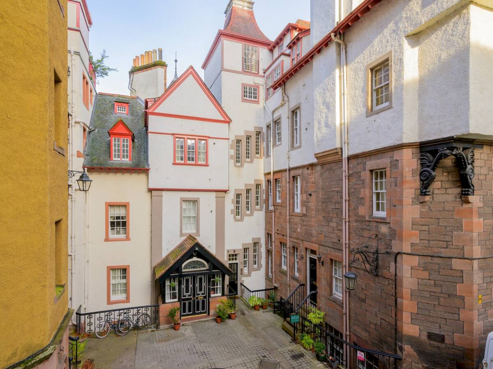 Historic Ramsay Garden Apt With Balcony Views - Pass the Keys in 5/4 Ramsay Gardens, EH1 2NA EH1 2NA - Property image 58 - VivreStays