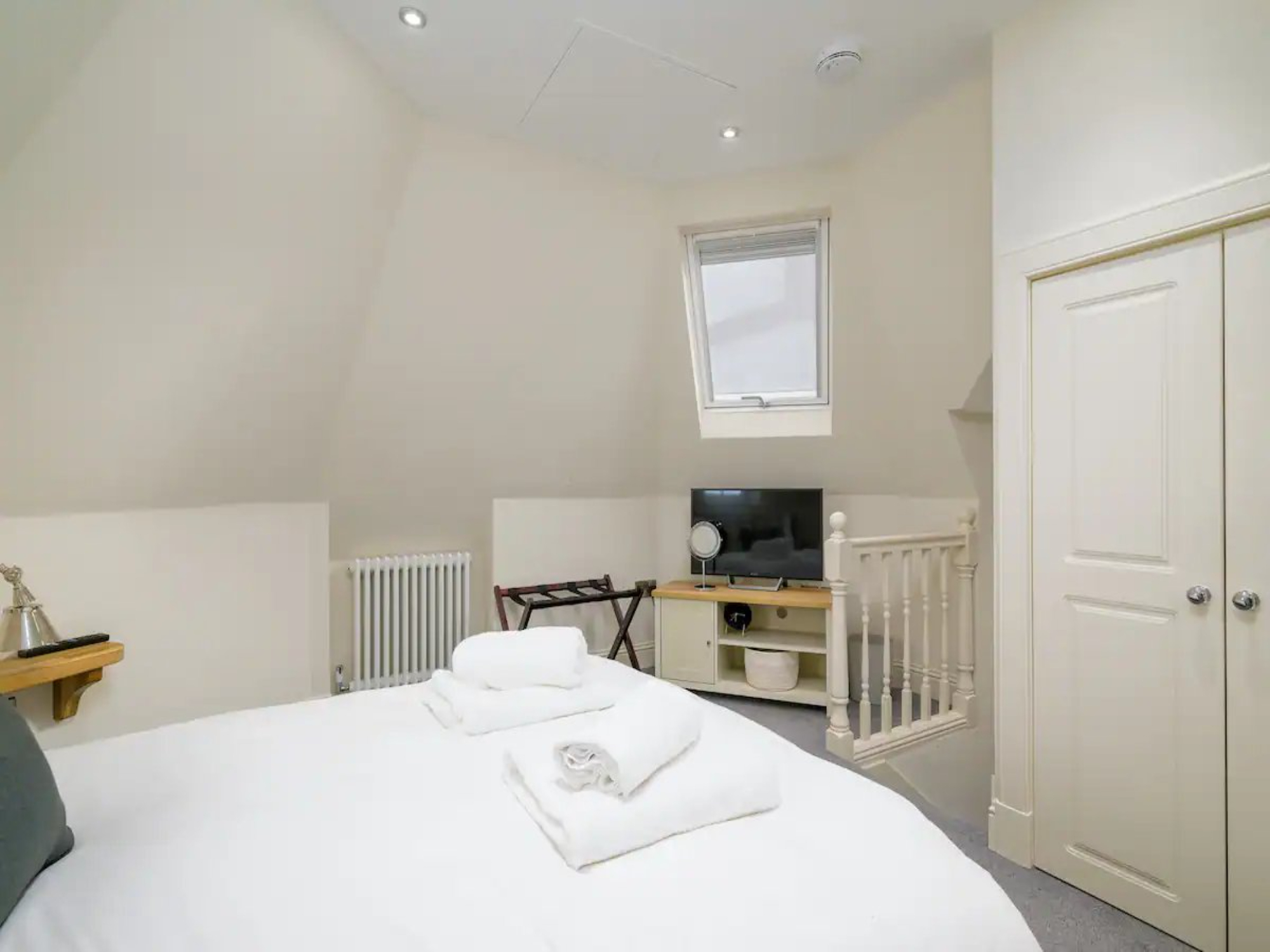 Historic Ramsay Garden Apt With Balcony Views - Pass the Keys in 5/4 Ramsay Gardens, EH1 2NA EH1 2NA - Property image 46 - VivreStays