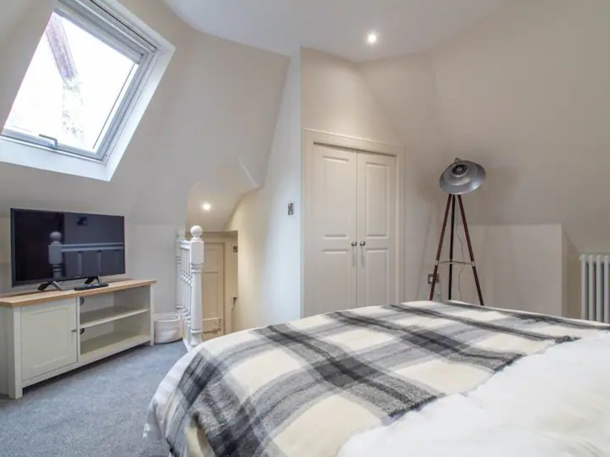 Historic Ramsay Garden Apt With Balcony Views - Pass the Keys in 5/4 Ramsay Gardens, EH1 2NA EH1 2NA - Property image 14 - VivreStays