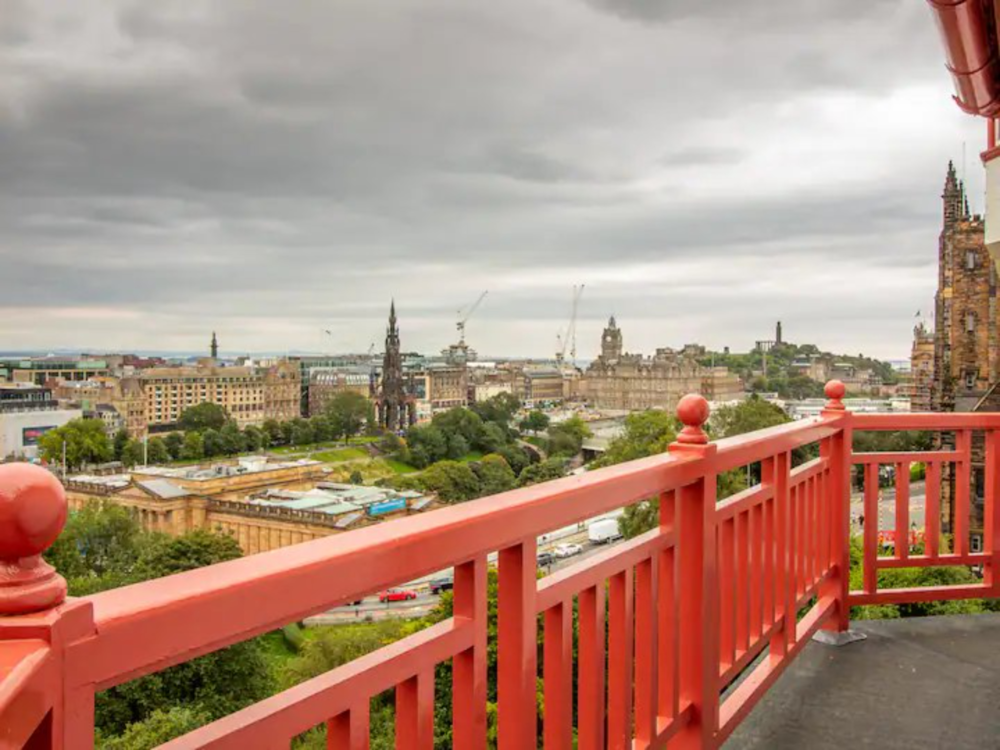 Historic Ramsay Garden Apt With Balcony Views - Pass the Keys in 5/4 Ramsay Gardens, EH1 2NA EH1 2NA - Property image 18 - VivreStays