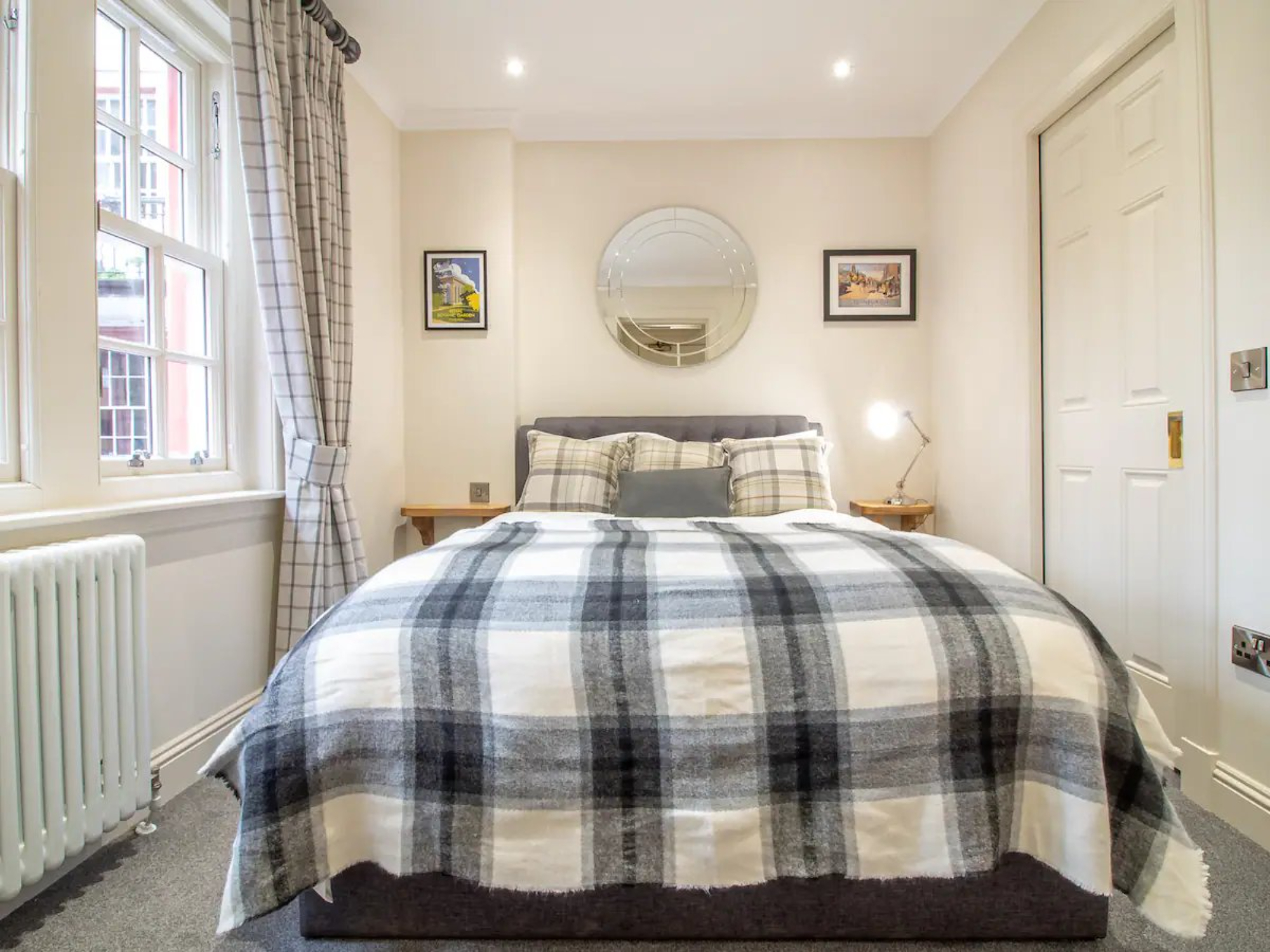 Historic Ramsay Garden Apt With Balcony Views - Pass the Keys in 5/4 Ramsay Gardens, EH1 2NA EH1 2NA - Property image 10 - VivreStays