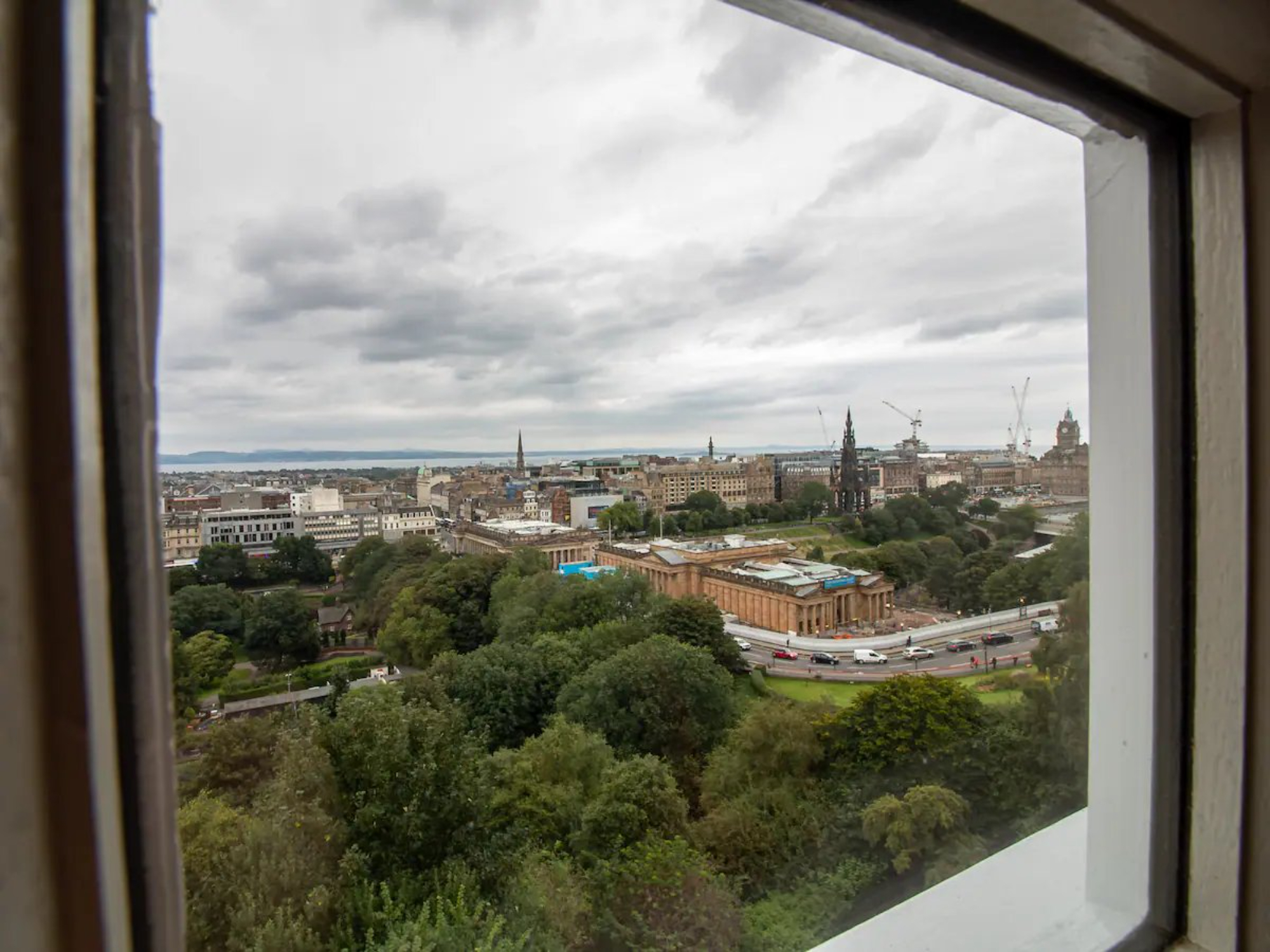 Historic Ramsay Garden Apt With Balcony Views - Pass the Keys in 5/4 Ramsay Gardens, EH1 2NA EH1 2NA - Property image 19 - VivreStays