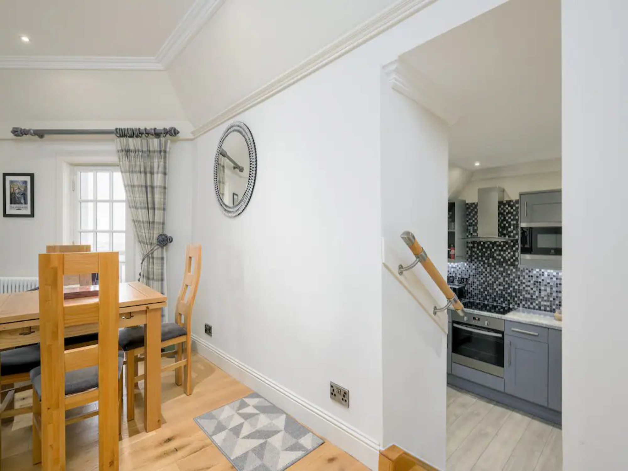 Historic Ramsay Garden Apt With Balcony Views - Pass the Keys in 5/4 Ramsay Gardens, EH1 2NA EH1 2NA - Property image 31 - VivreStays
