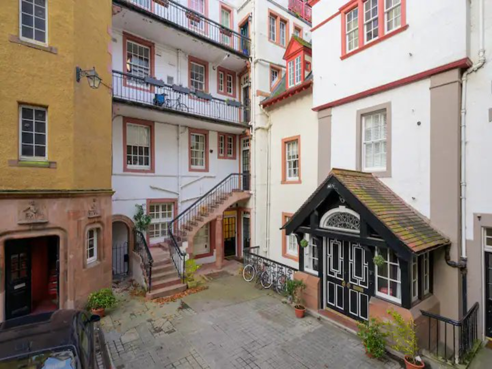 Historic Ramsay Garden Apt With Balcony Views - Pass the Keys in 5/4 Ramsay Gardens, EH1 2NA EH1 2NA - Property image 62 - VivreStays