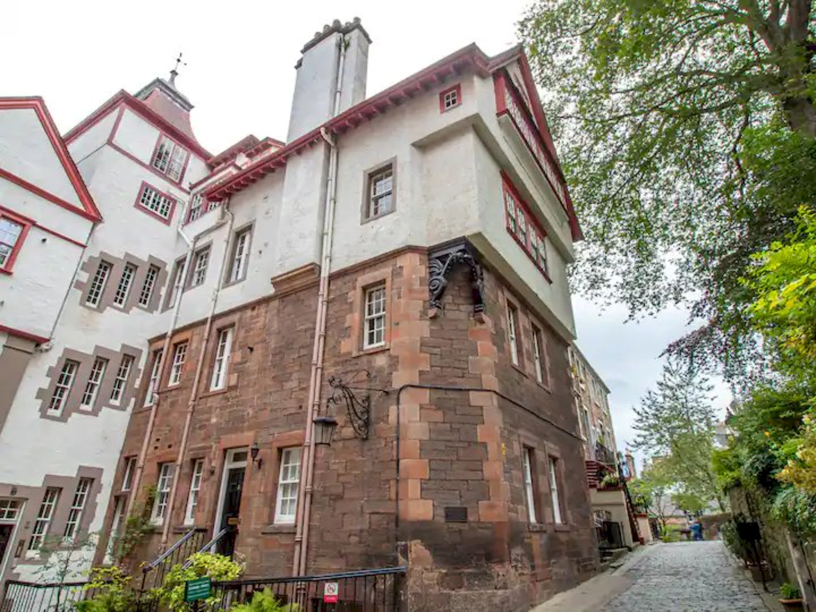 Historic Ramsay Garden Apt With Balcony Views - Pass the Keys in 5/4 Ramsay Gardens, EH1 2NA EH1 2NA - Property image 23 - VivreStays